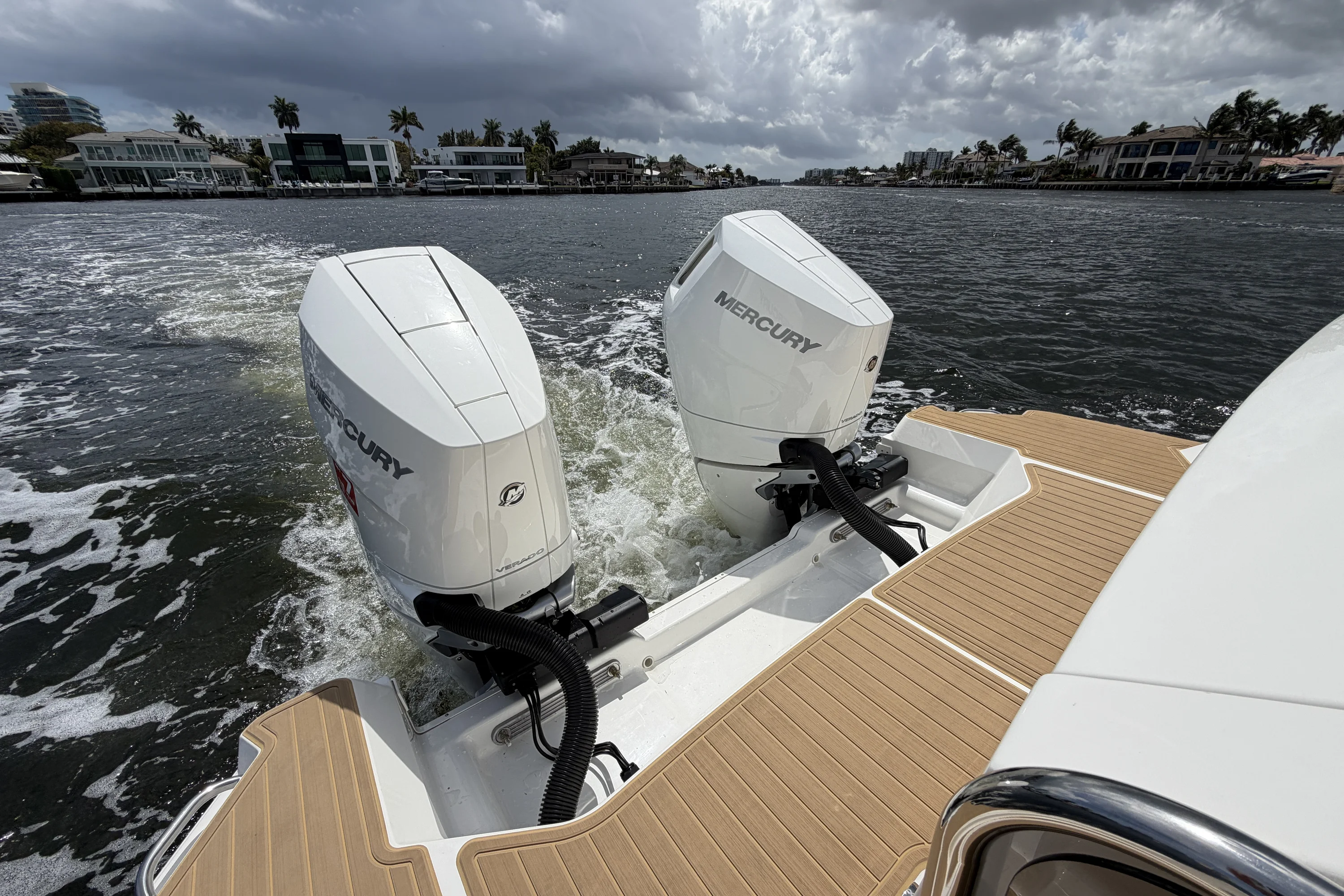 2026 Sea Ray Sundancer 320 Outboard Image Thumbnail #13