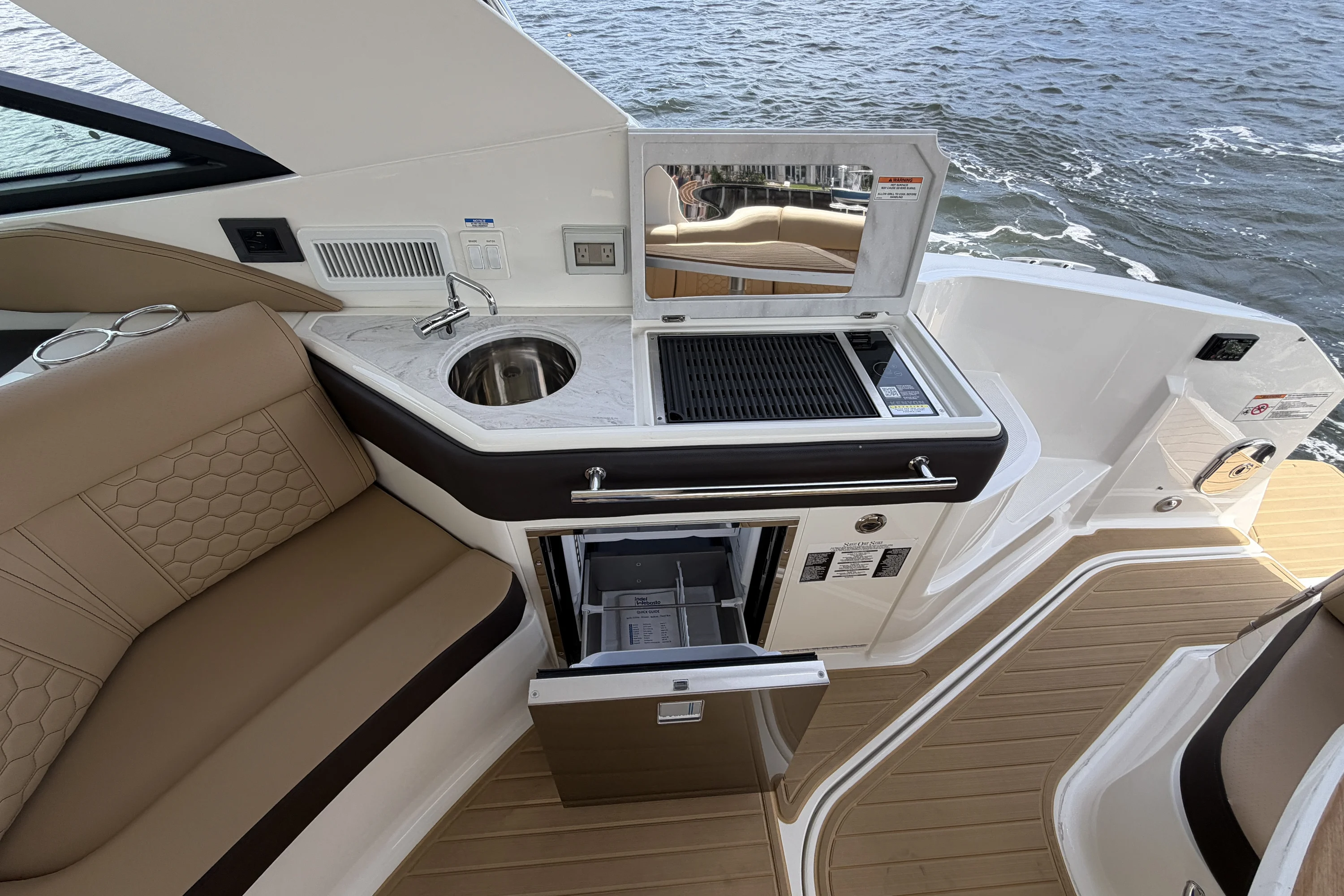 2026 Sea Ray Sundancer 320 Outboard Image Thumbnail #22