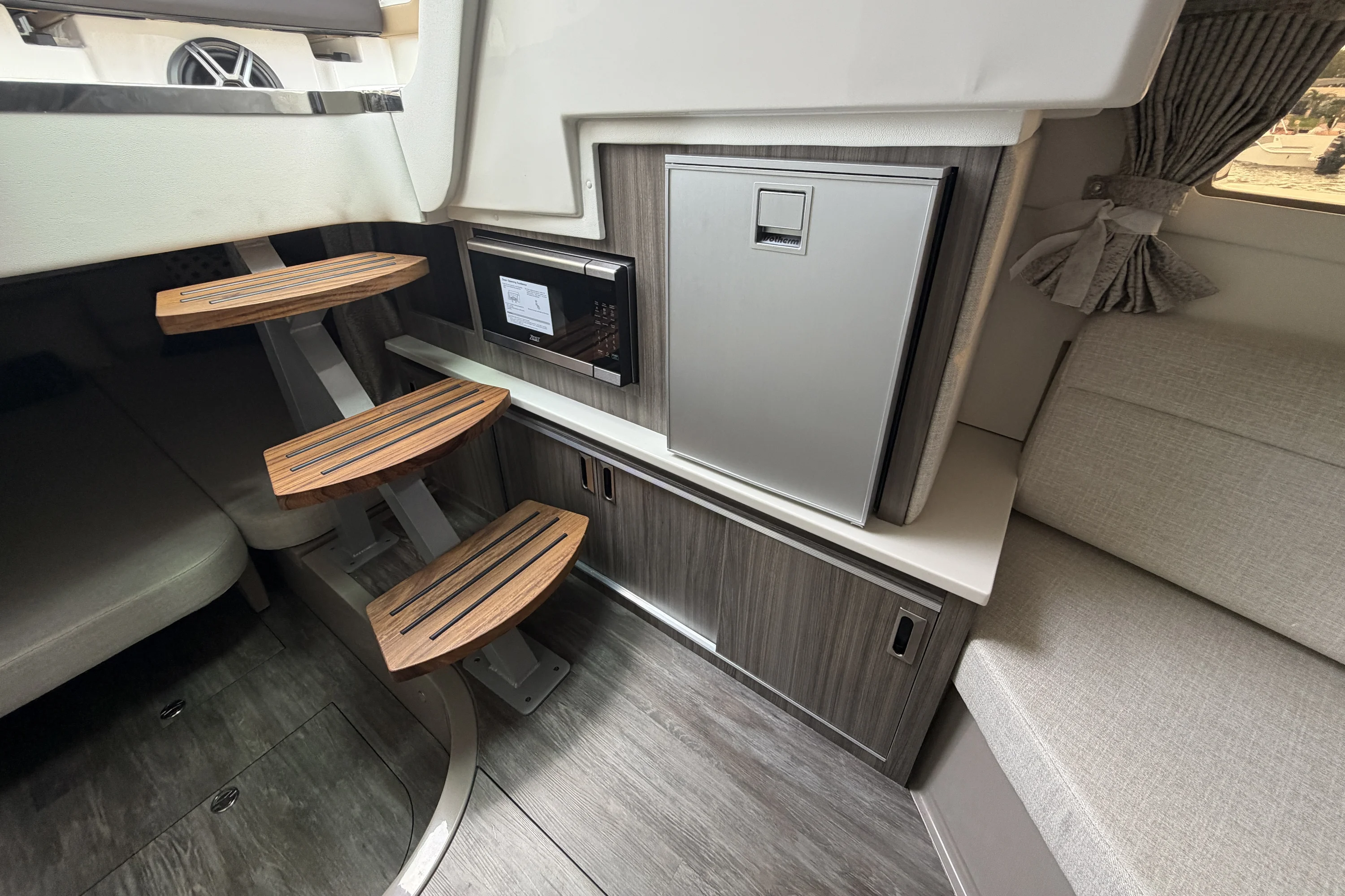 2026 Sea Ray Sundancer 320 Outboard Image Thumbnail #42