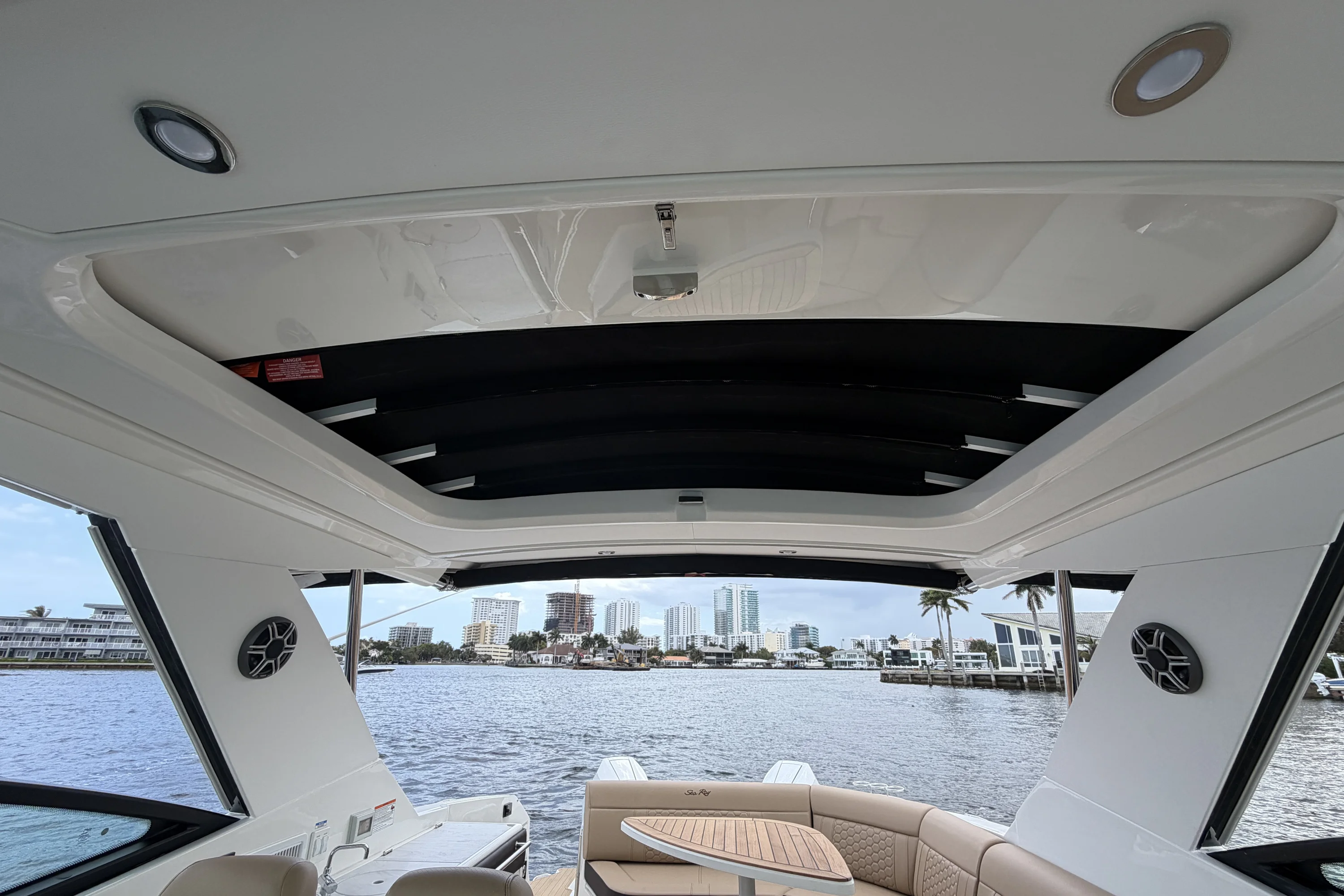 2026 Sea Ray Sundancer 320 Outboard Image Thumbnail #30