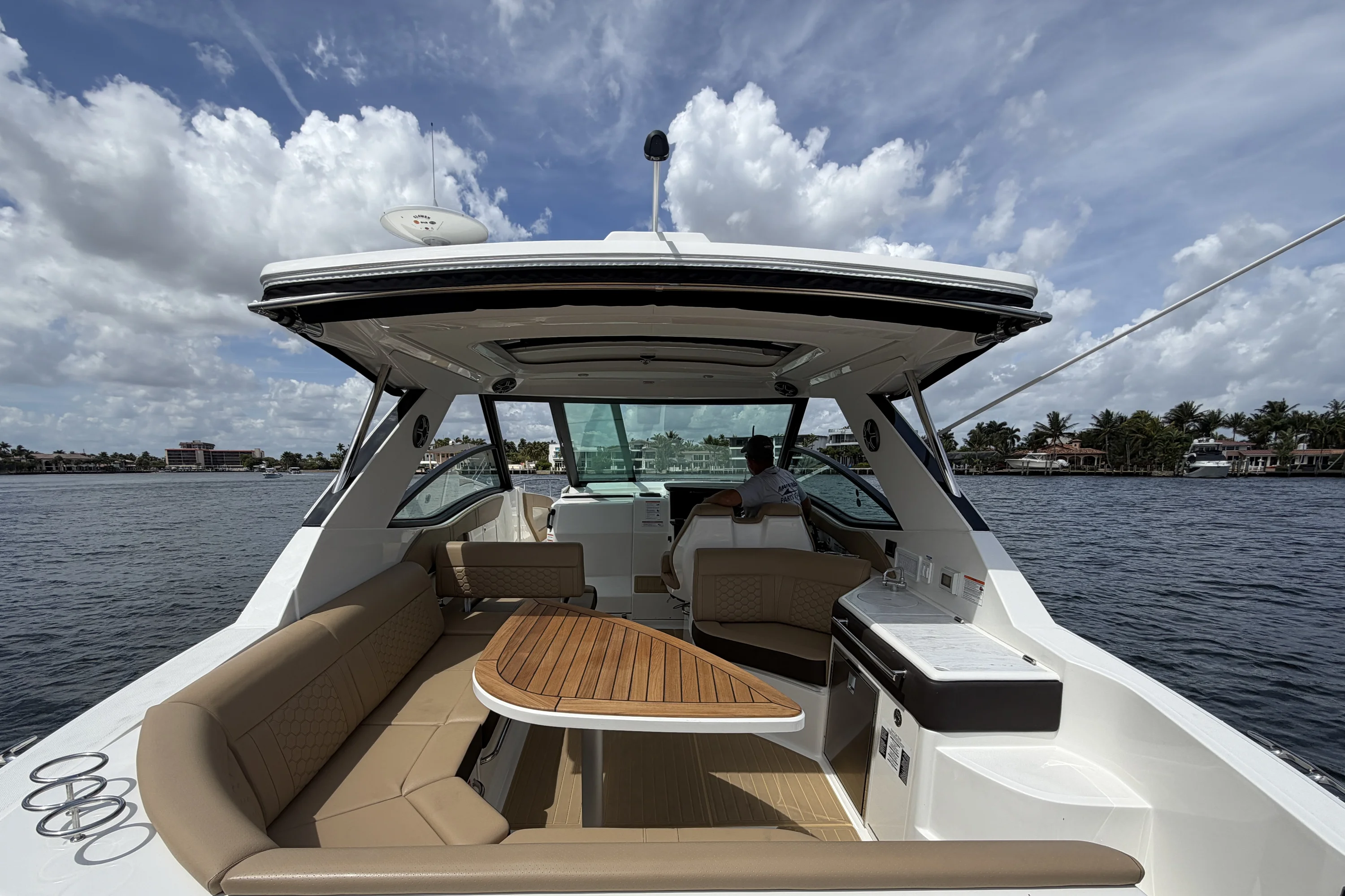 2026 Sea Ray Sundancer 320 Outboard Image Thumbnail #18