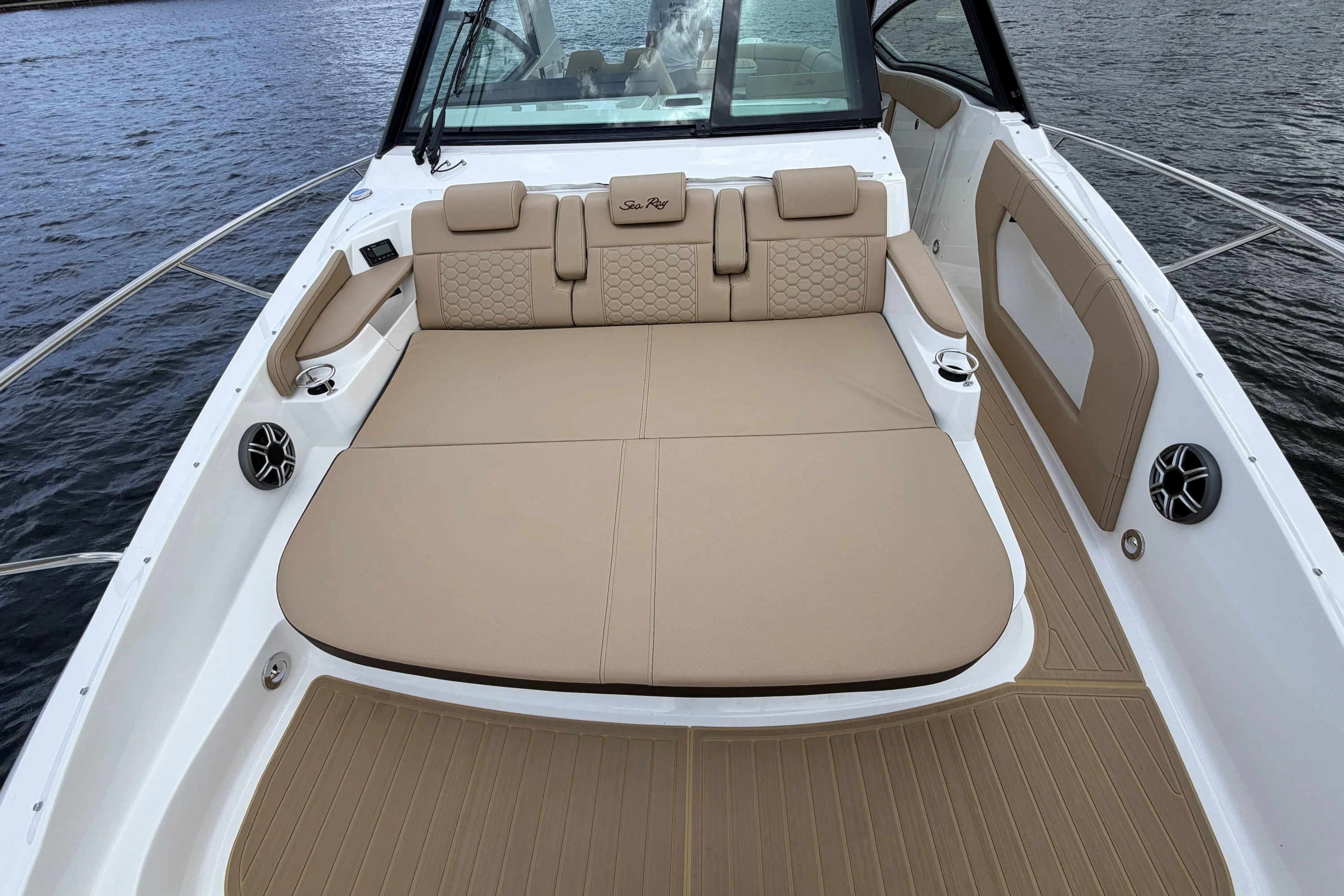 2026 Sea Ray Sundancer 320 Outboard Image Thumbnail #37