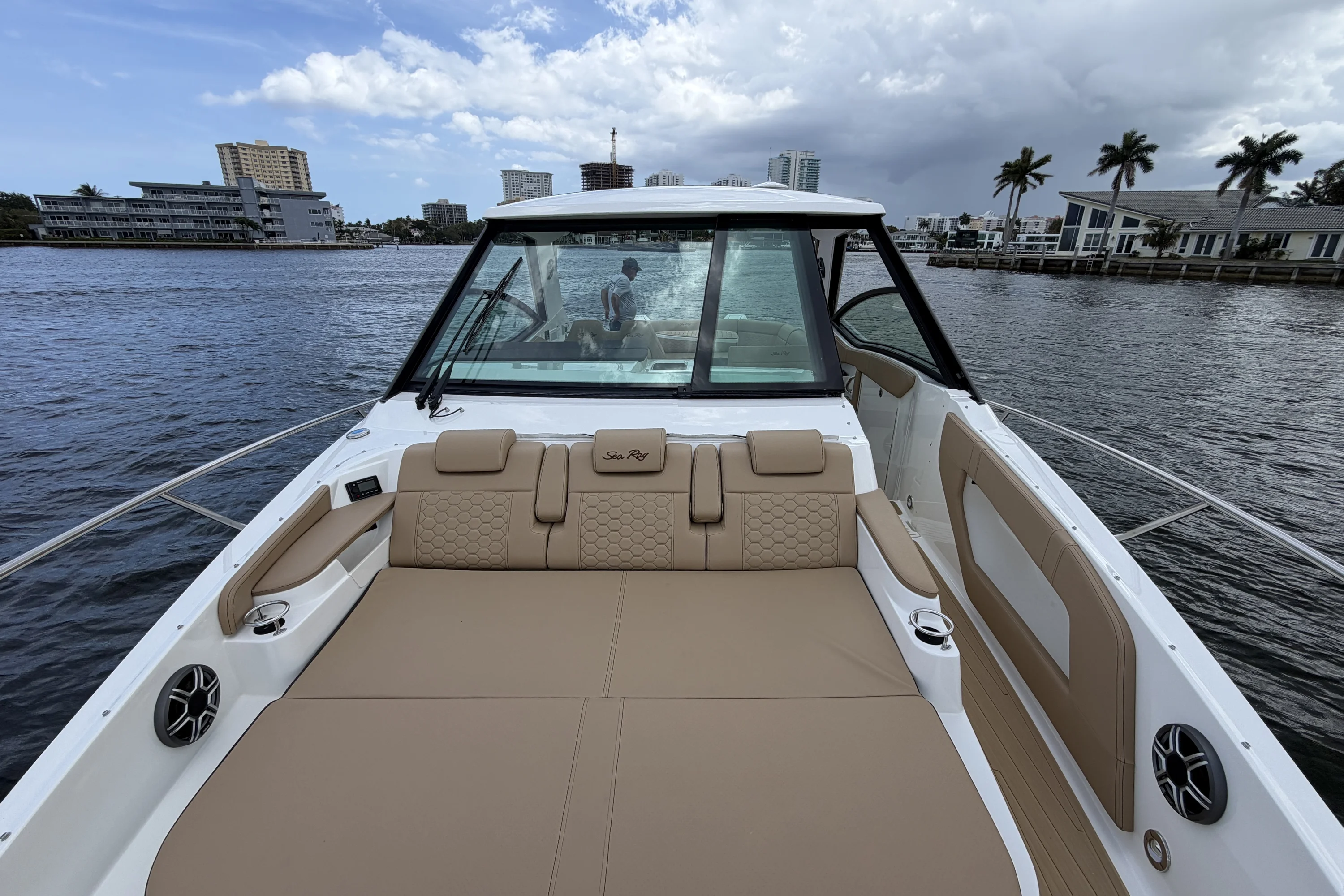 2026 Sea Ray Sundancer 320 Outboard Image Thumbnail #38