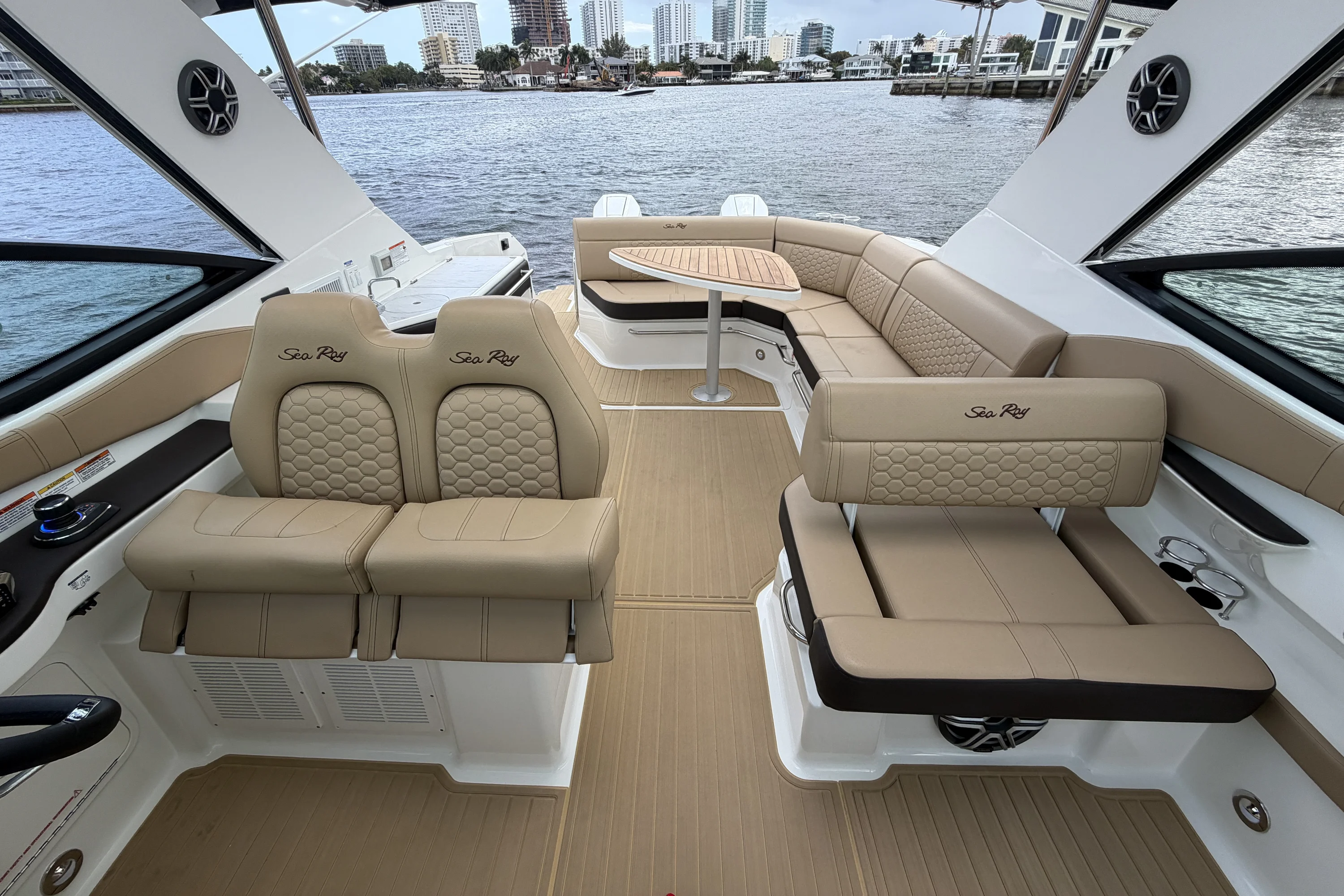 2026 Sea Ray Sundancer 320 Outboard Image Thumbnail #32