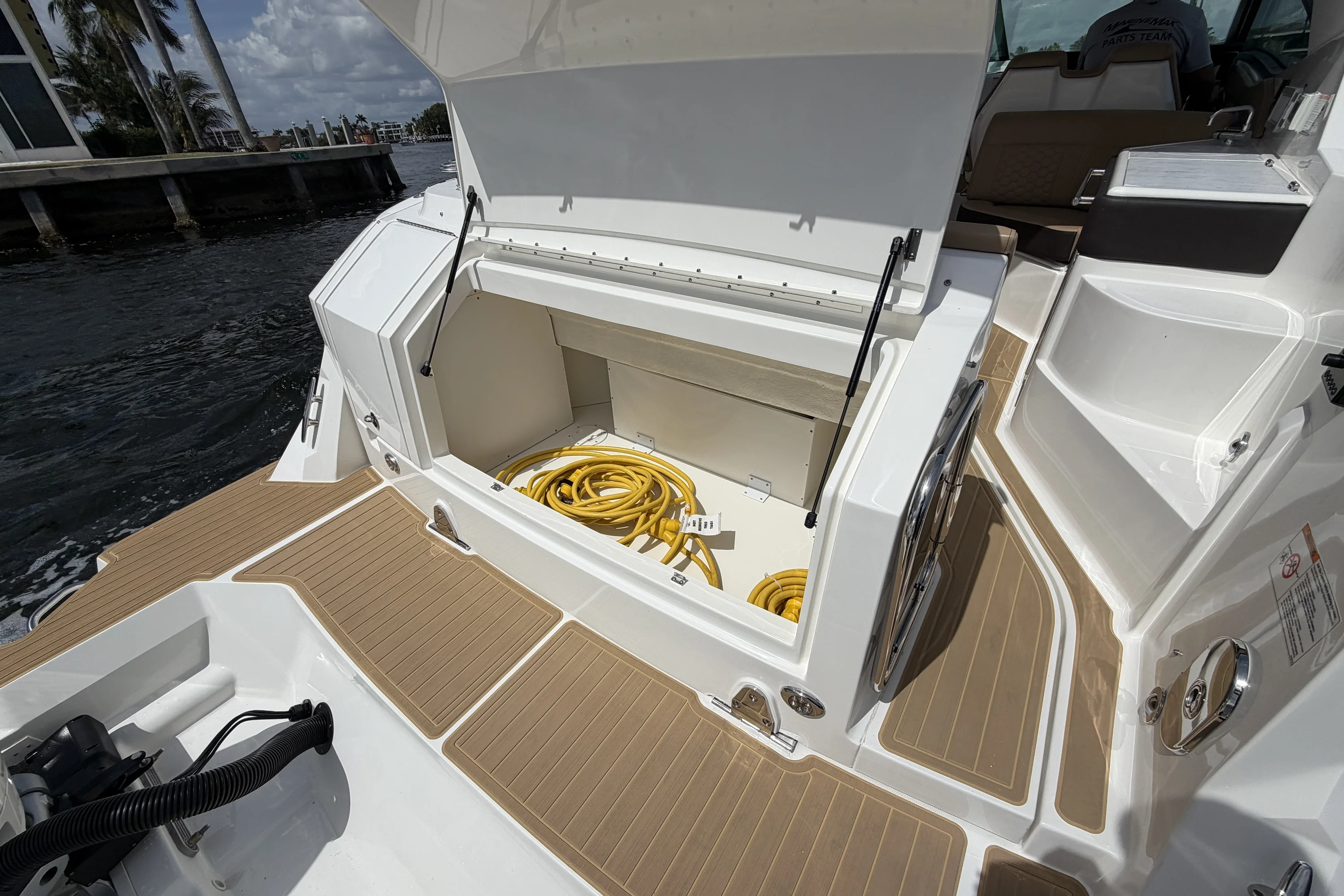 2026 Sea Ray Sundancer 320 Outboard Image Thumbnail #16