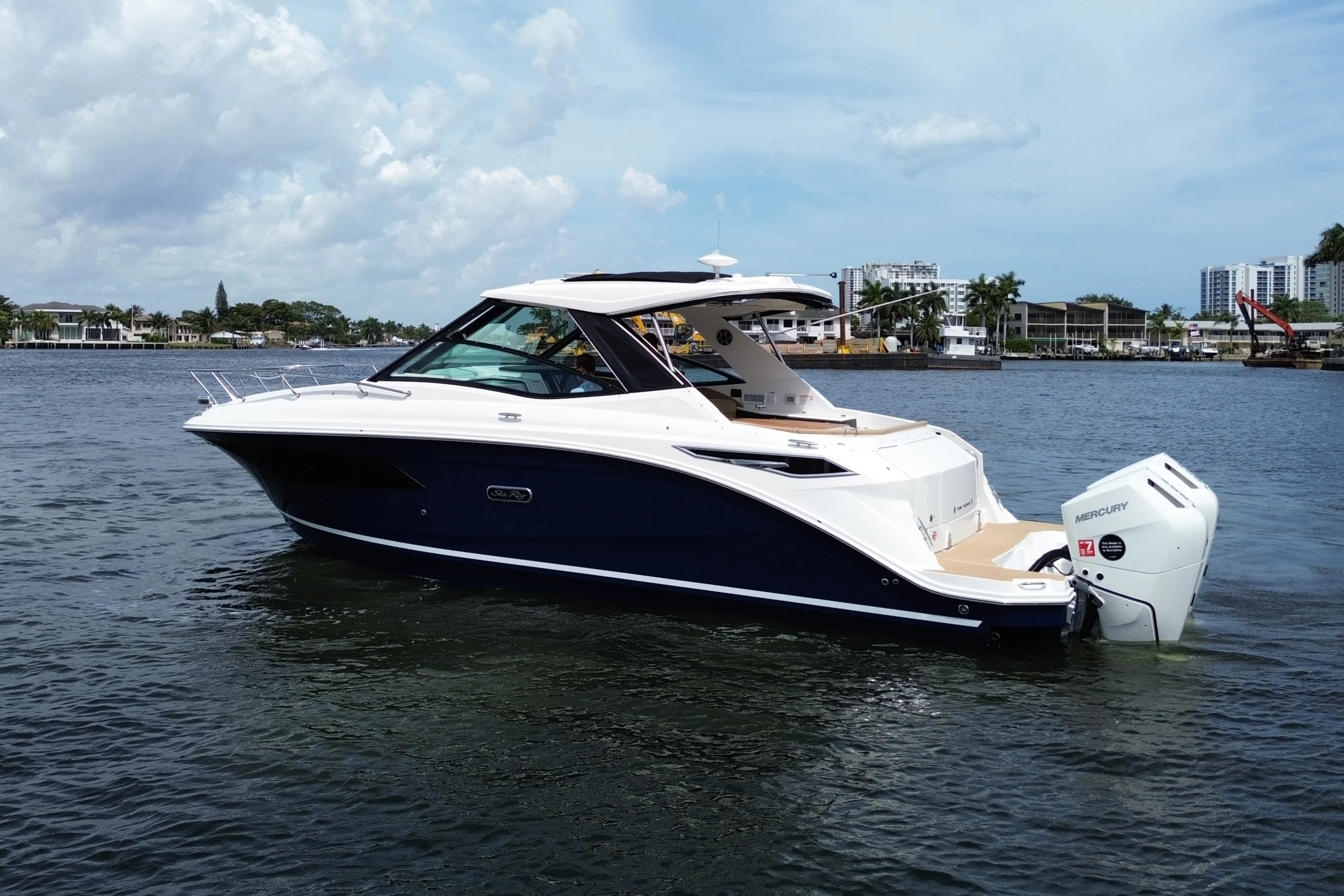 2026 Sea Ray Sundancer 320 Outboard Image Thumbnail #3