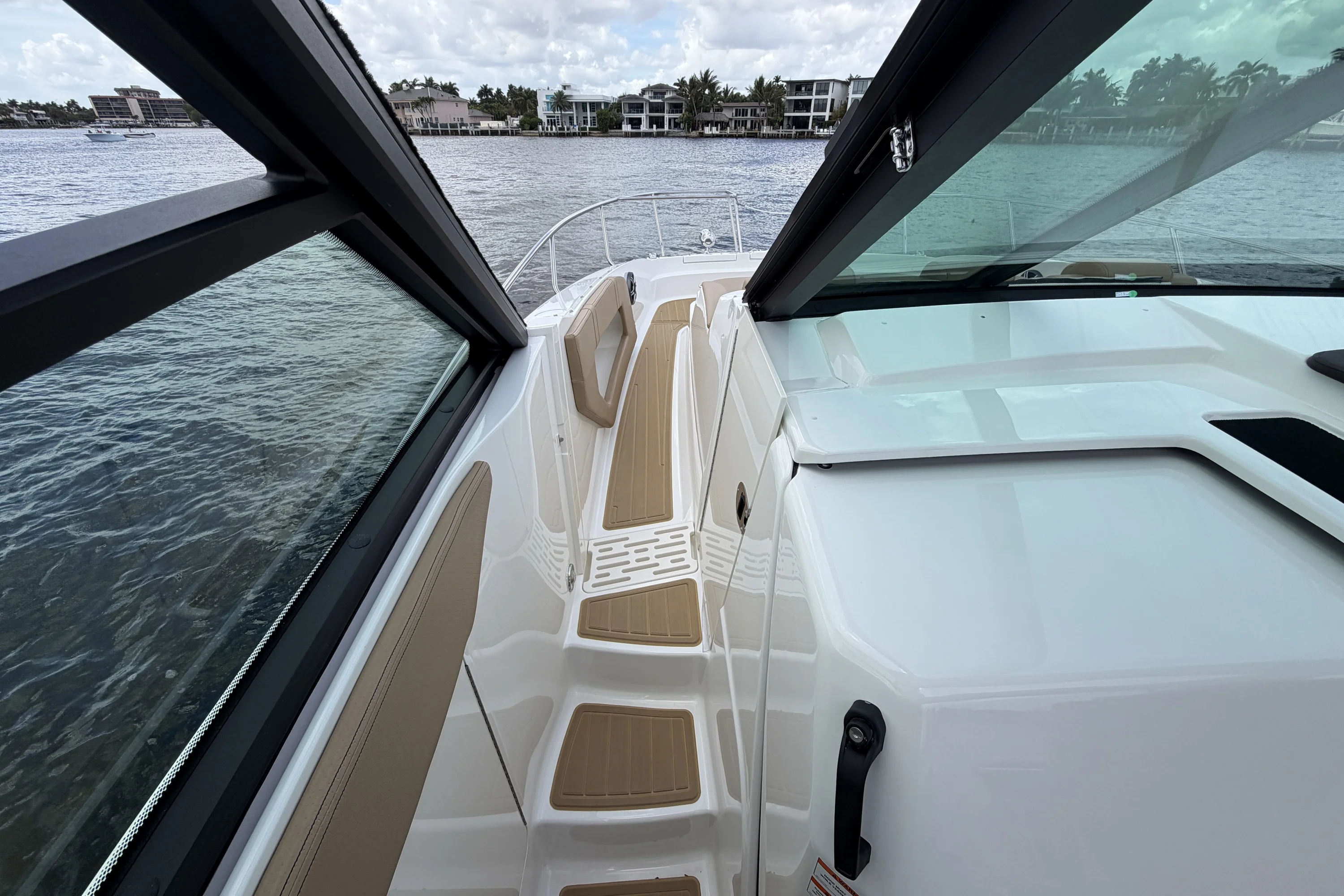 2026 Sea Ray Sundancer 320 Outboard Image Thumbnail #34