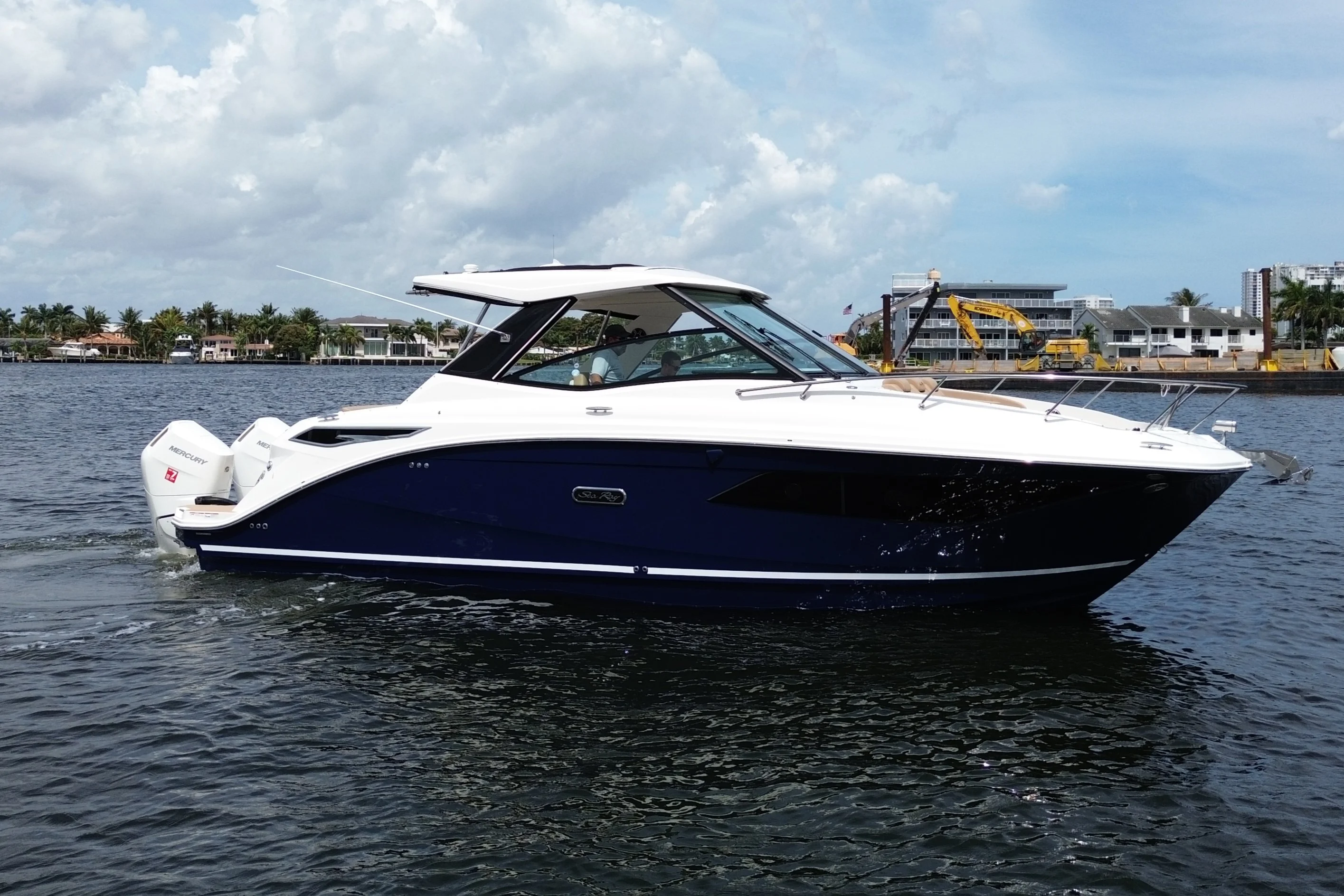2026 Sea Ray Sundancer 320 Outboard Image Thumbnail #10