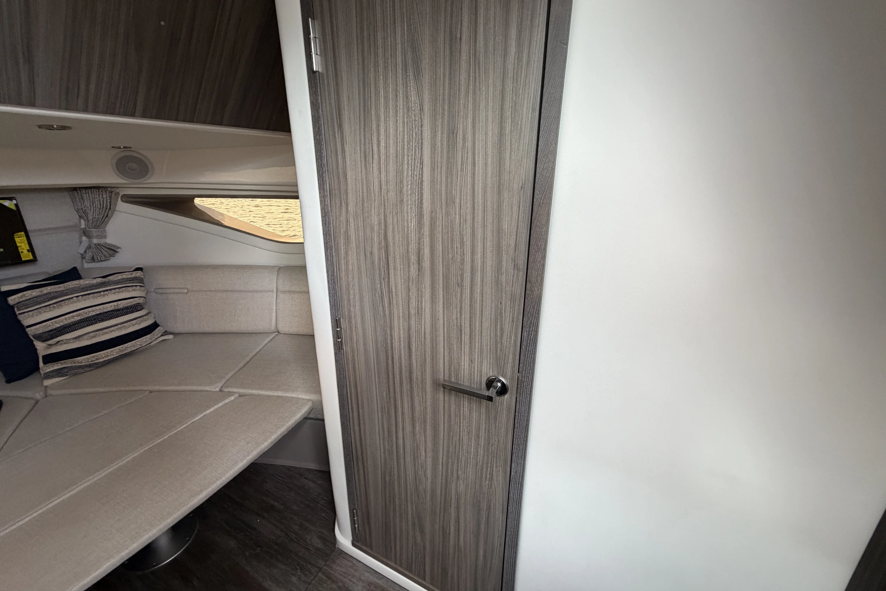 2026 Sea Ray Sundancer 320 Outboard Image Thumbnail #45