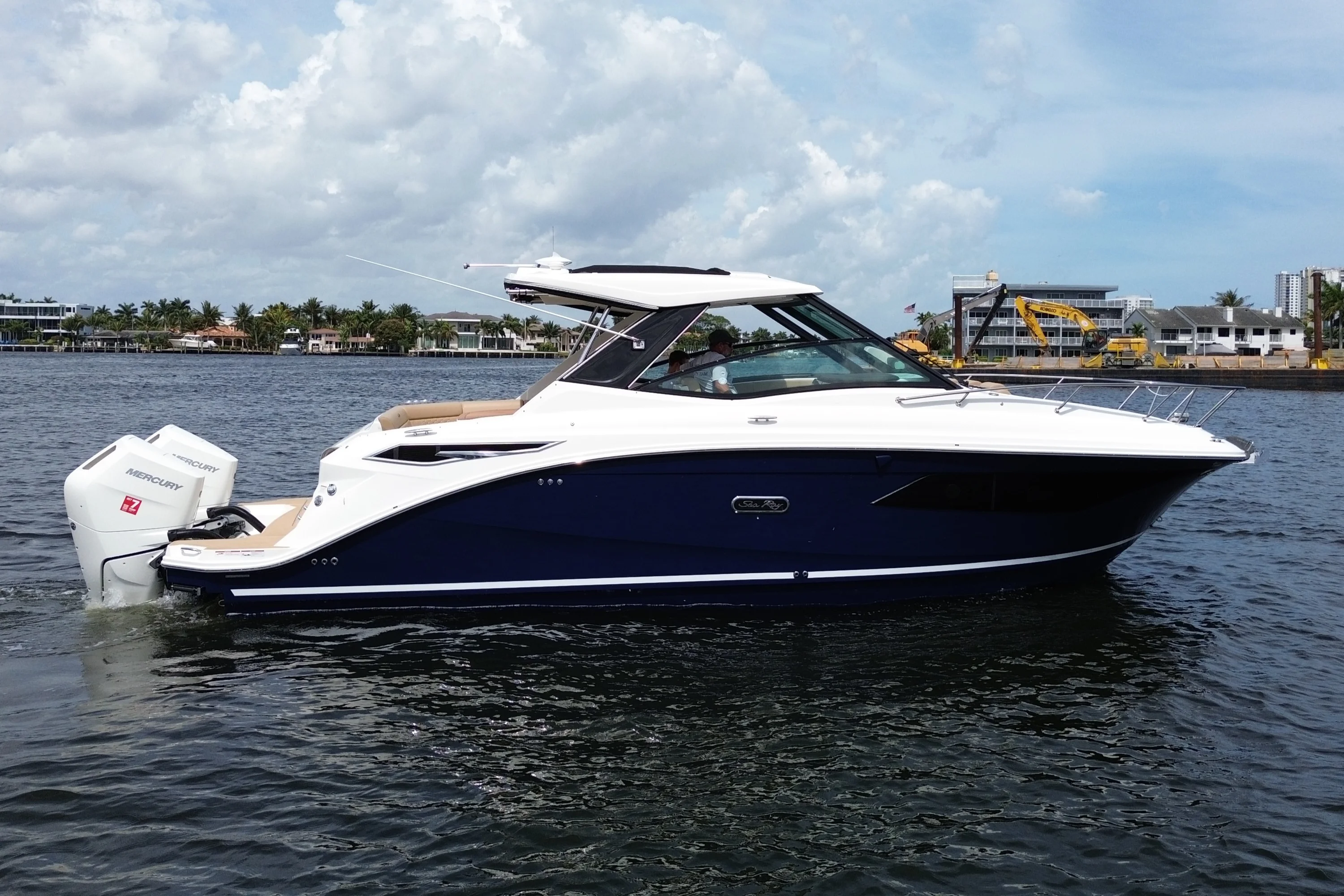 2026 Sea Ray Sundancer 320 Outboard Image Thumbnail #9