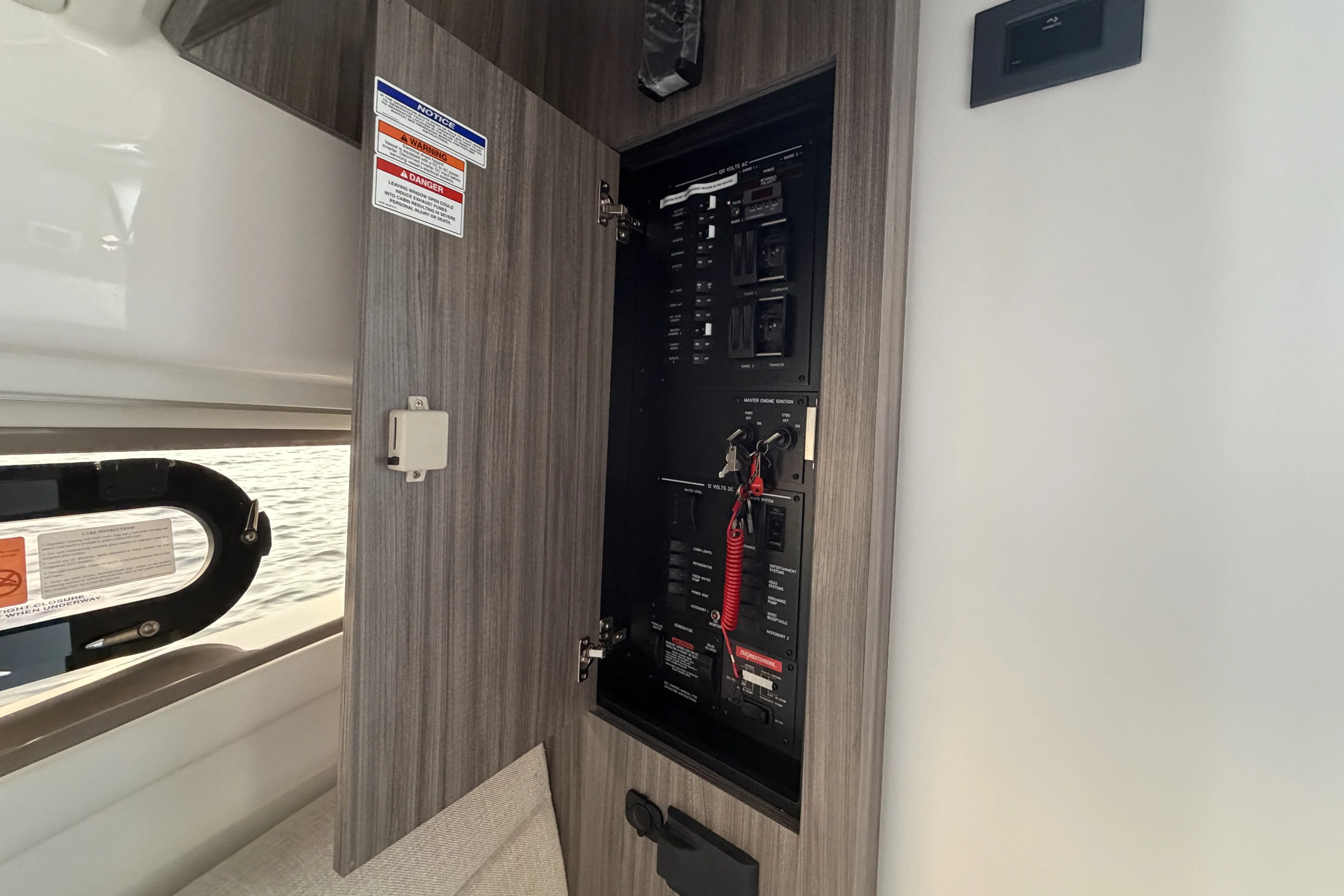 2026 Sea Ray Sundancer 320 Outboard Image Thumbnail #49