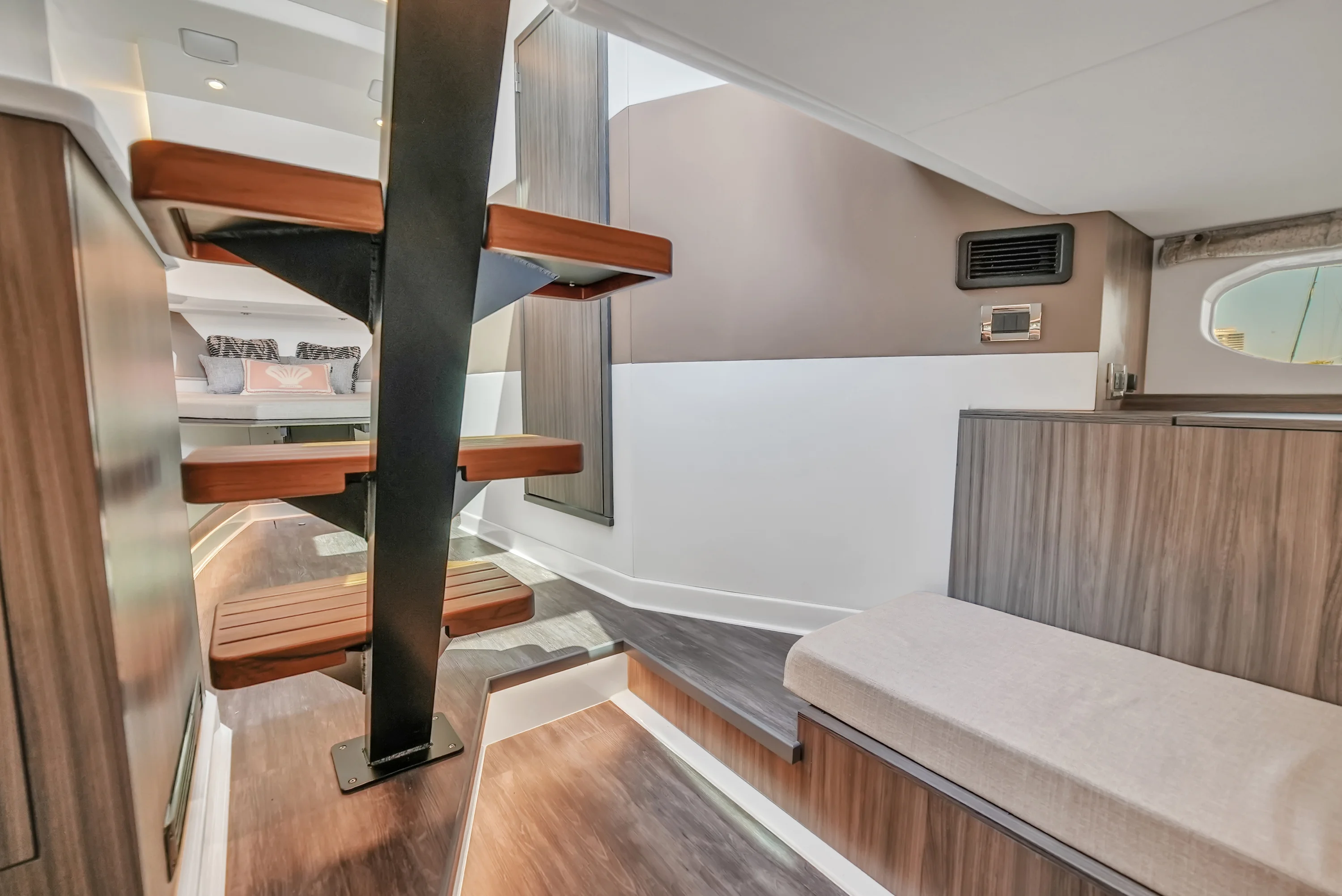 2026 Sea Ray Sundancer 370 Outboard Image Thumbnail #17