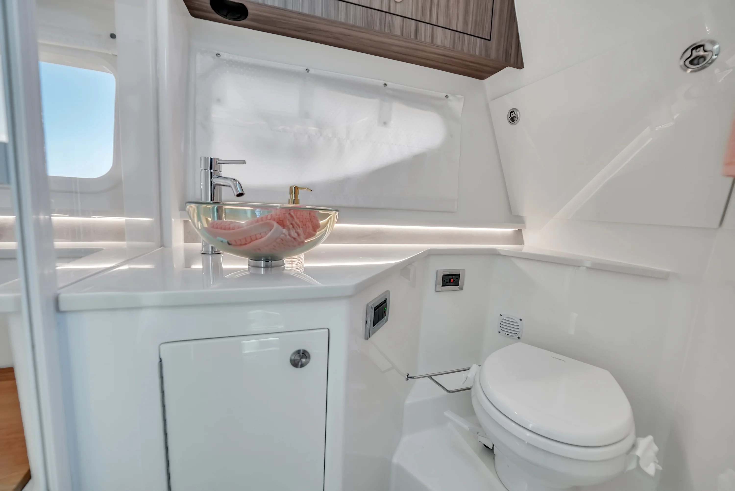 2026 Sea Ray Sundancer 370 Outboard Image Thumbnail #20