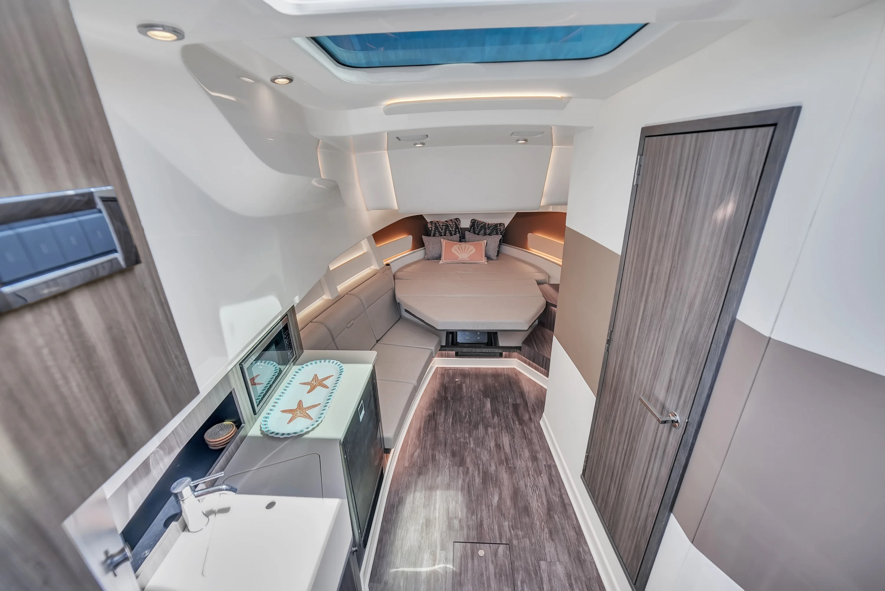 2026 Sea Ray Sundancer 370 Outboard Image Thumbnail #8