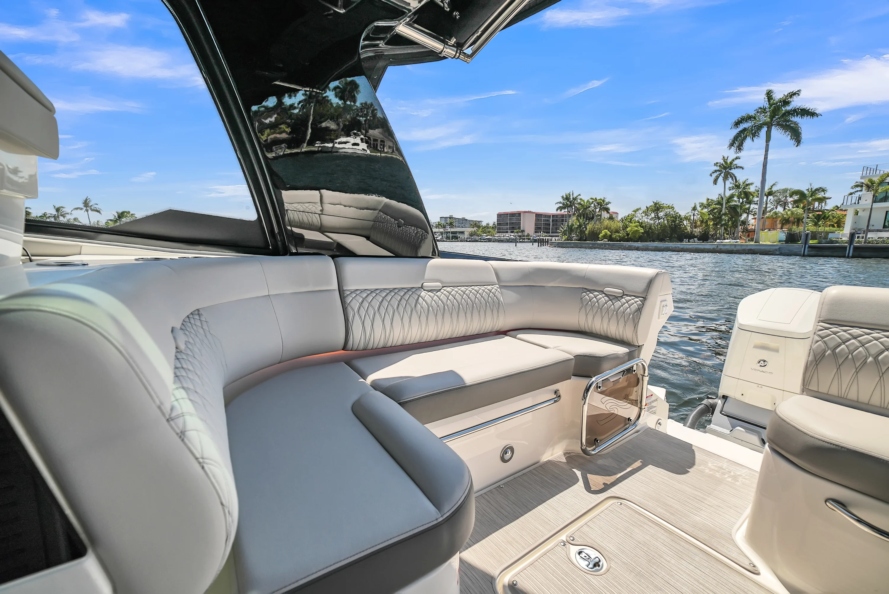 2026 Sea Ray Sundancer 370 Outboard Image Thumbnail #23