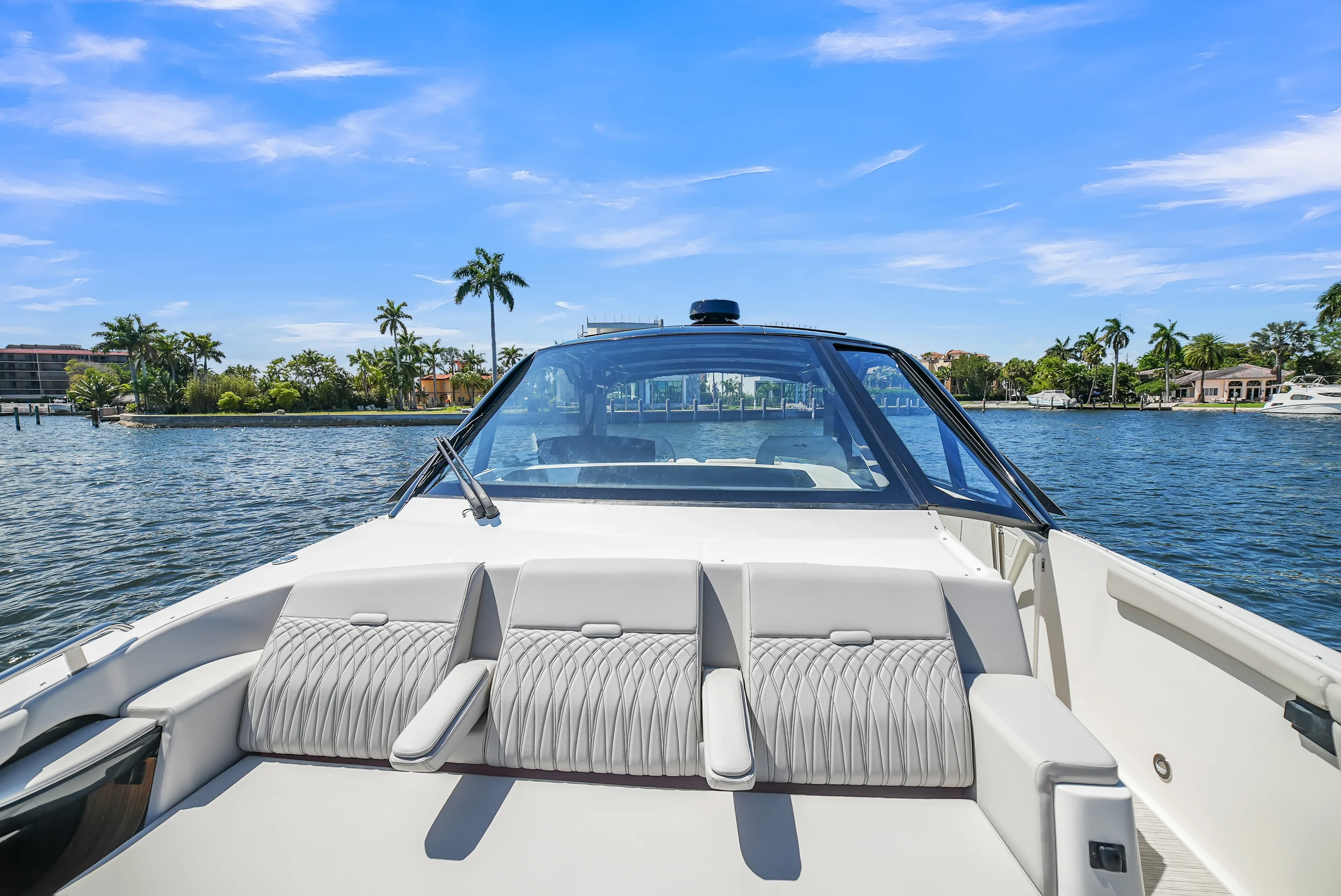 2026 Sea Ray Sundancer 370 Outboard Image Thumbnail #32