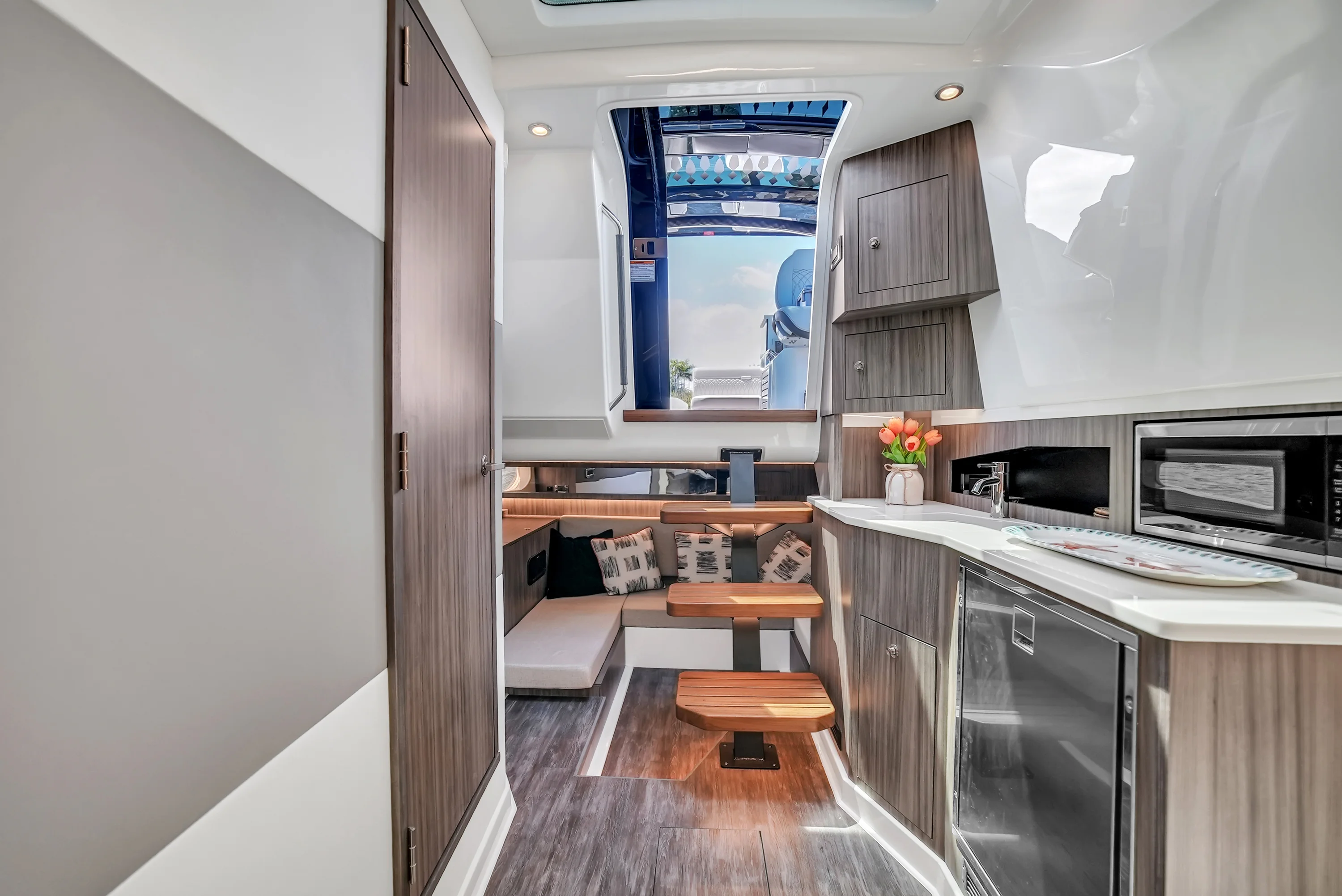 2026 Sea Ray Sundancer 370 Outboard Image Thumbnail #12