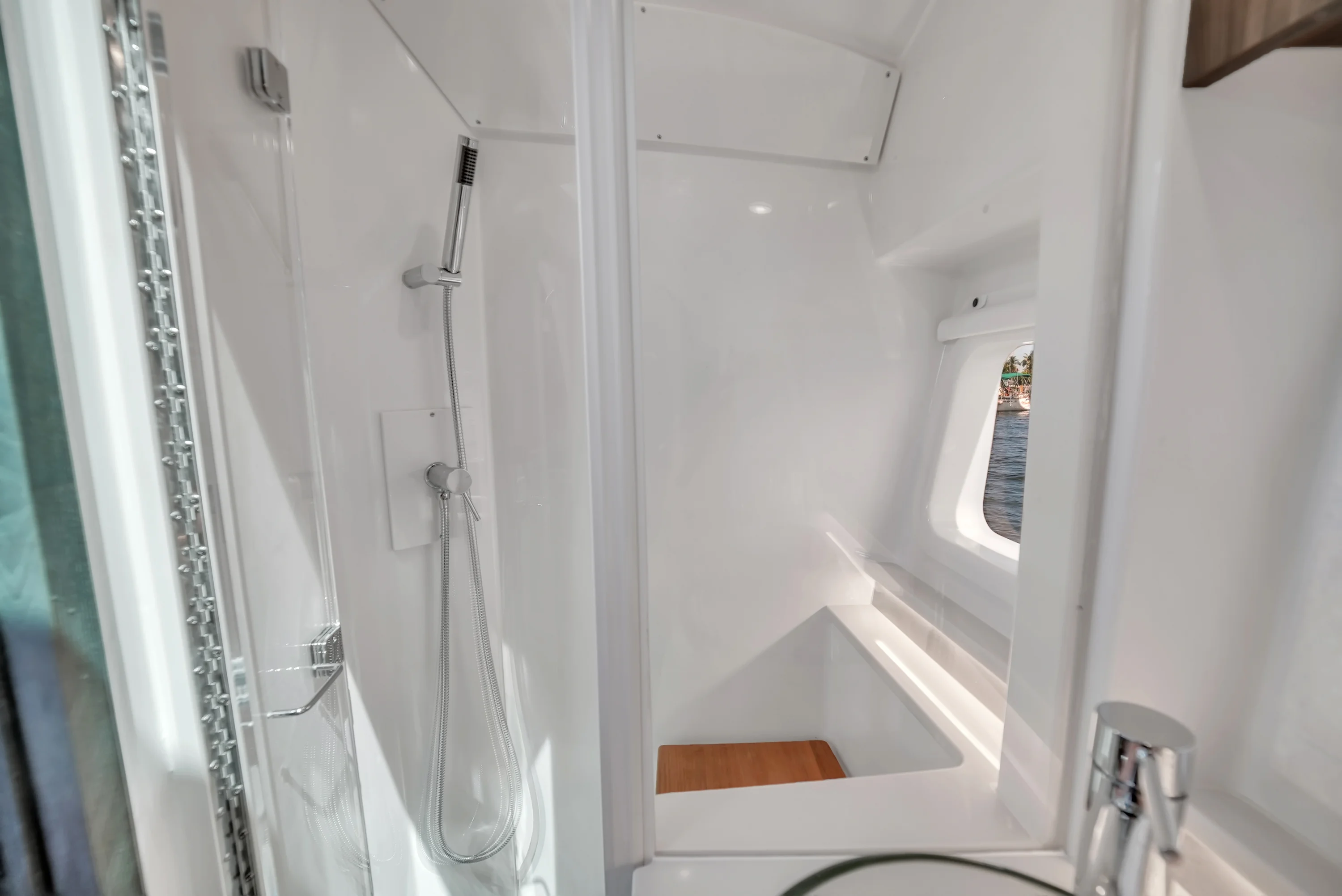 2026 Sea Ray Sundancer 370 Outboard Image Thumbnail #41