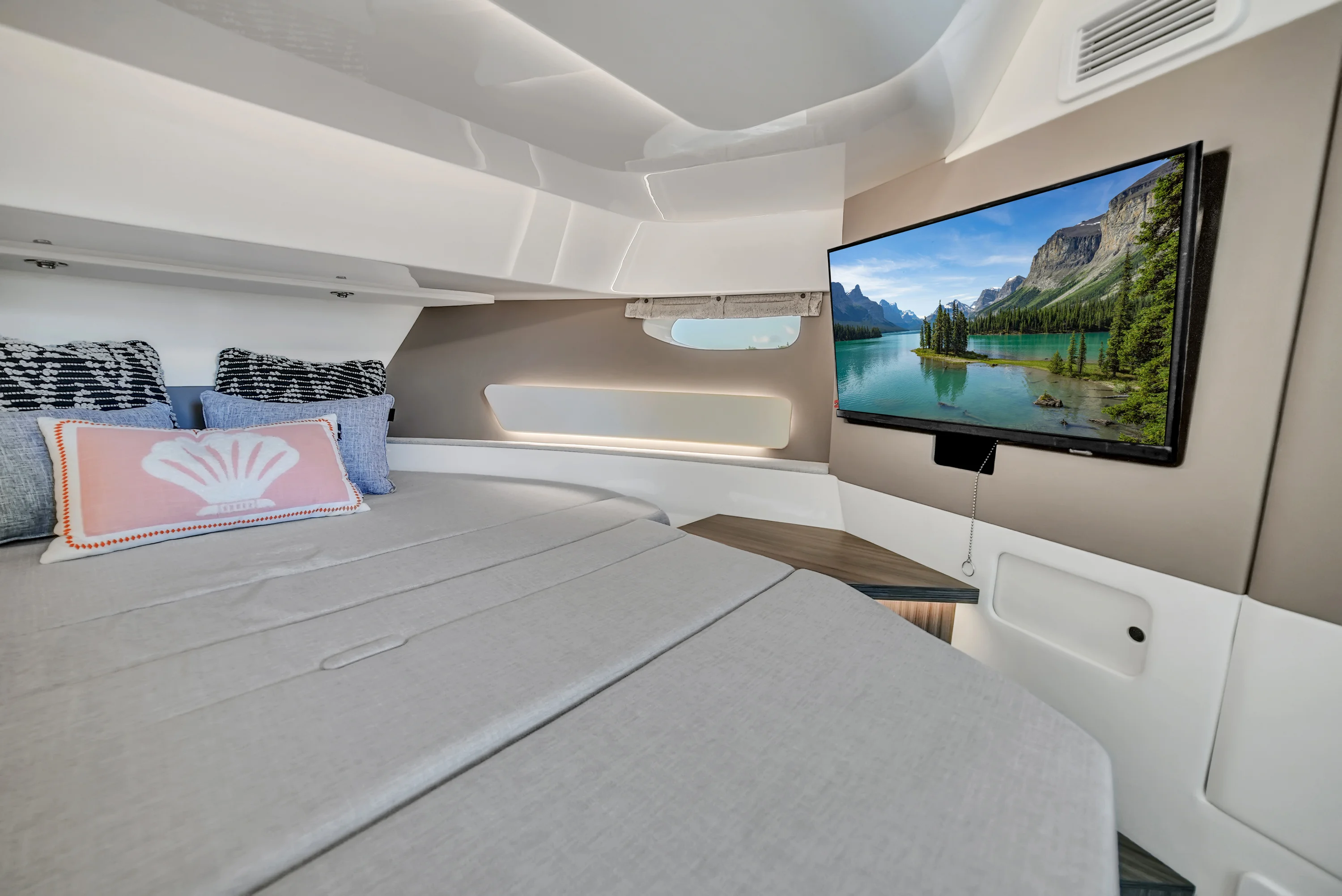 2026 Sea Ray Sundancer 370 Outboard Image Thumbnail #11