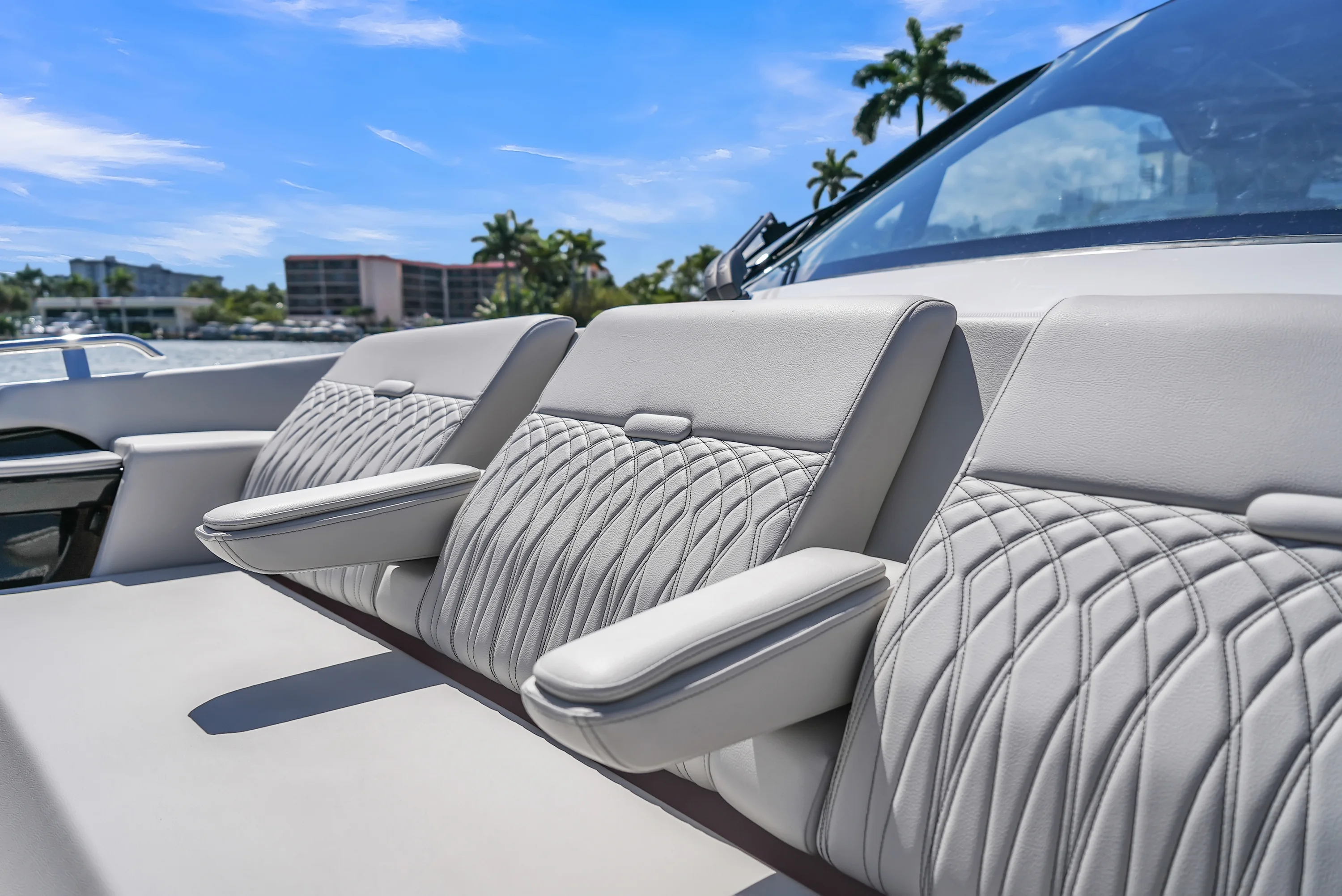 2026 Sea Ray Sundancer 370 Outboard Image Thumbnail #44
