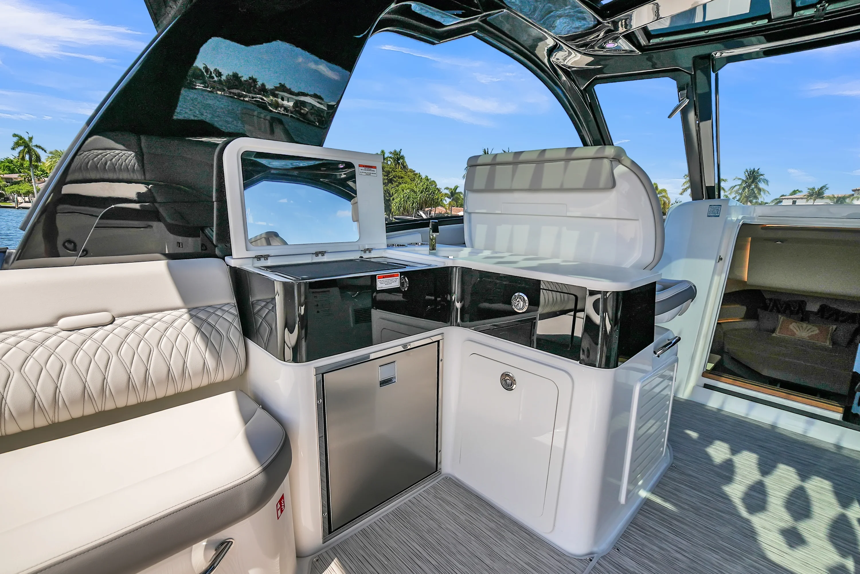 2026 Sea Ray Sundancer 370 Outboard Image Thumbnail #37