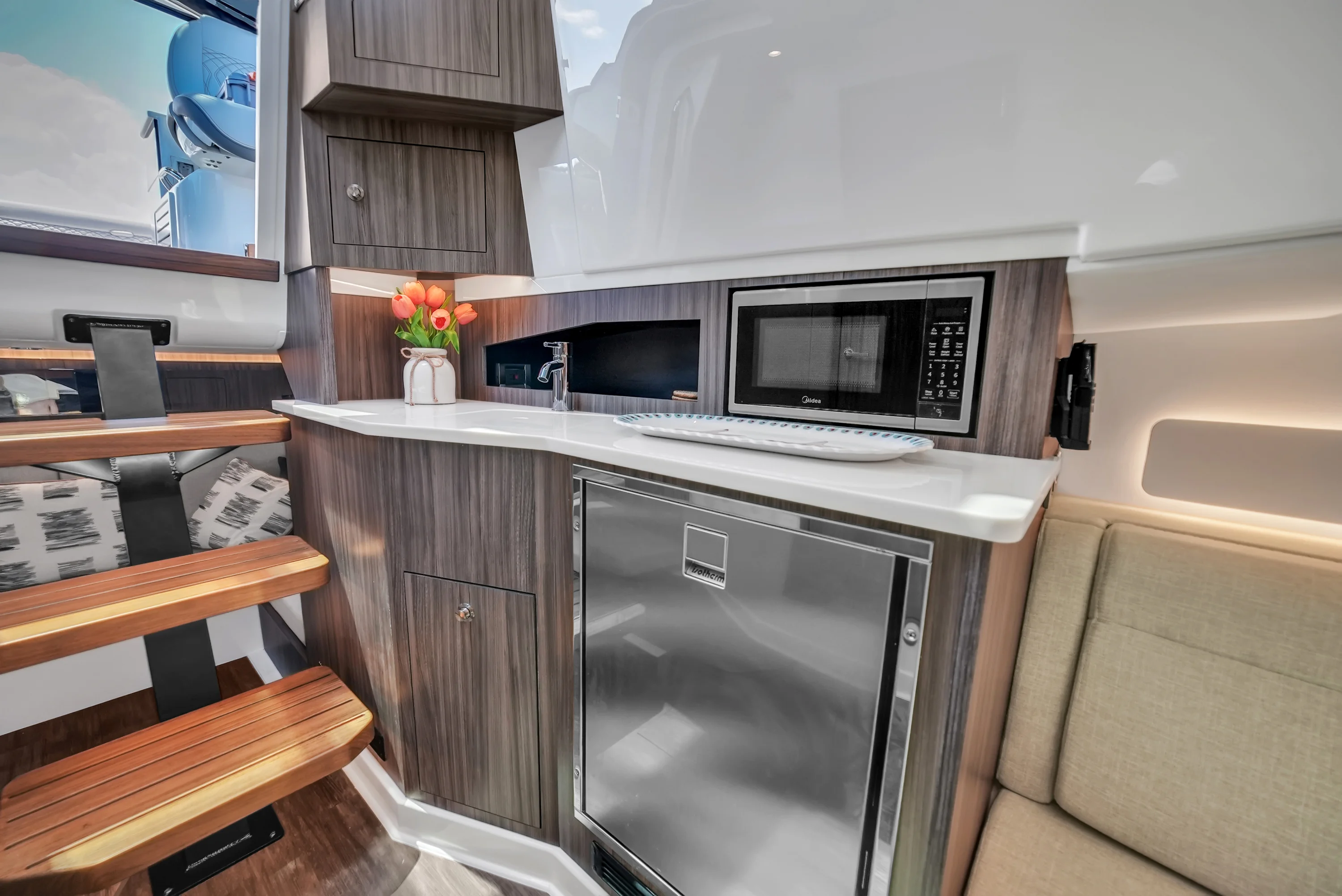 2026 Sea Ray Sundancer 370 Outboard Image Thumbnail #13