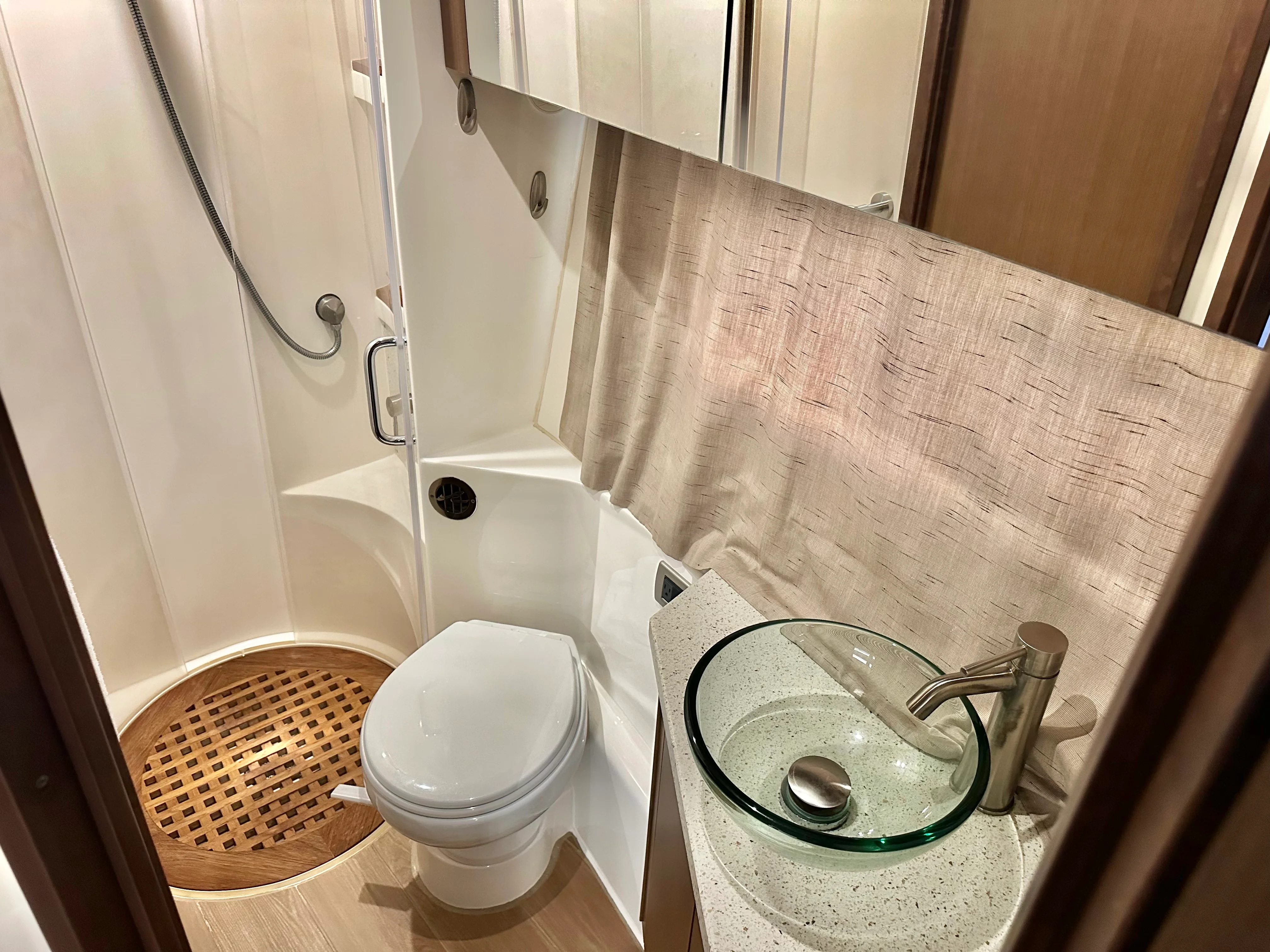 2016 Sea Ray 400 SUNDANCER Image Thumbnail #28