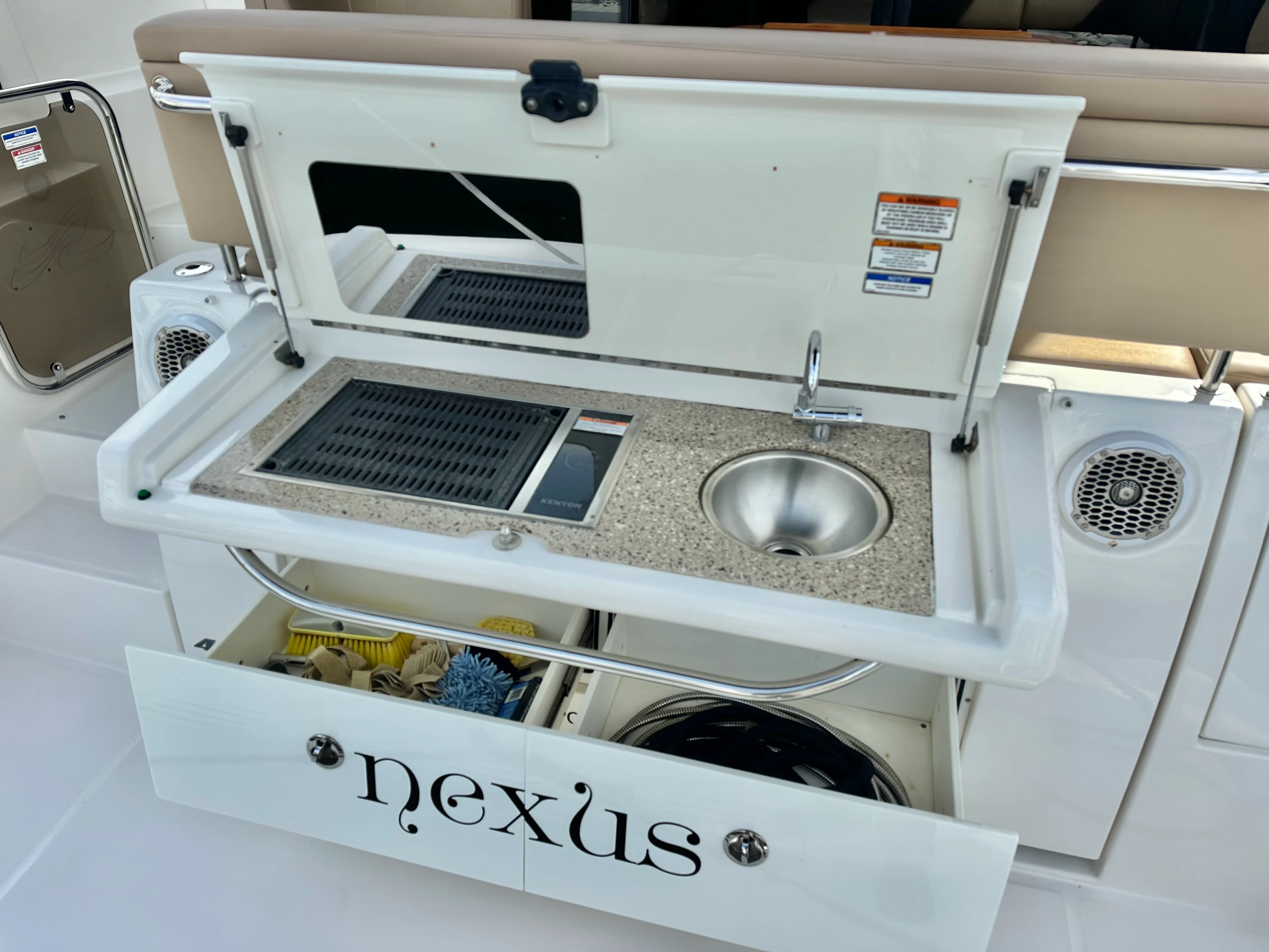 2016 Sea Ray 400 SUNDANCER Image Thumbnail #4