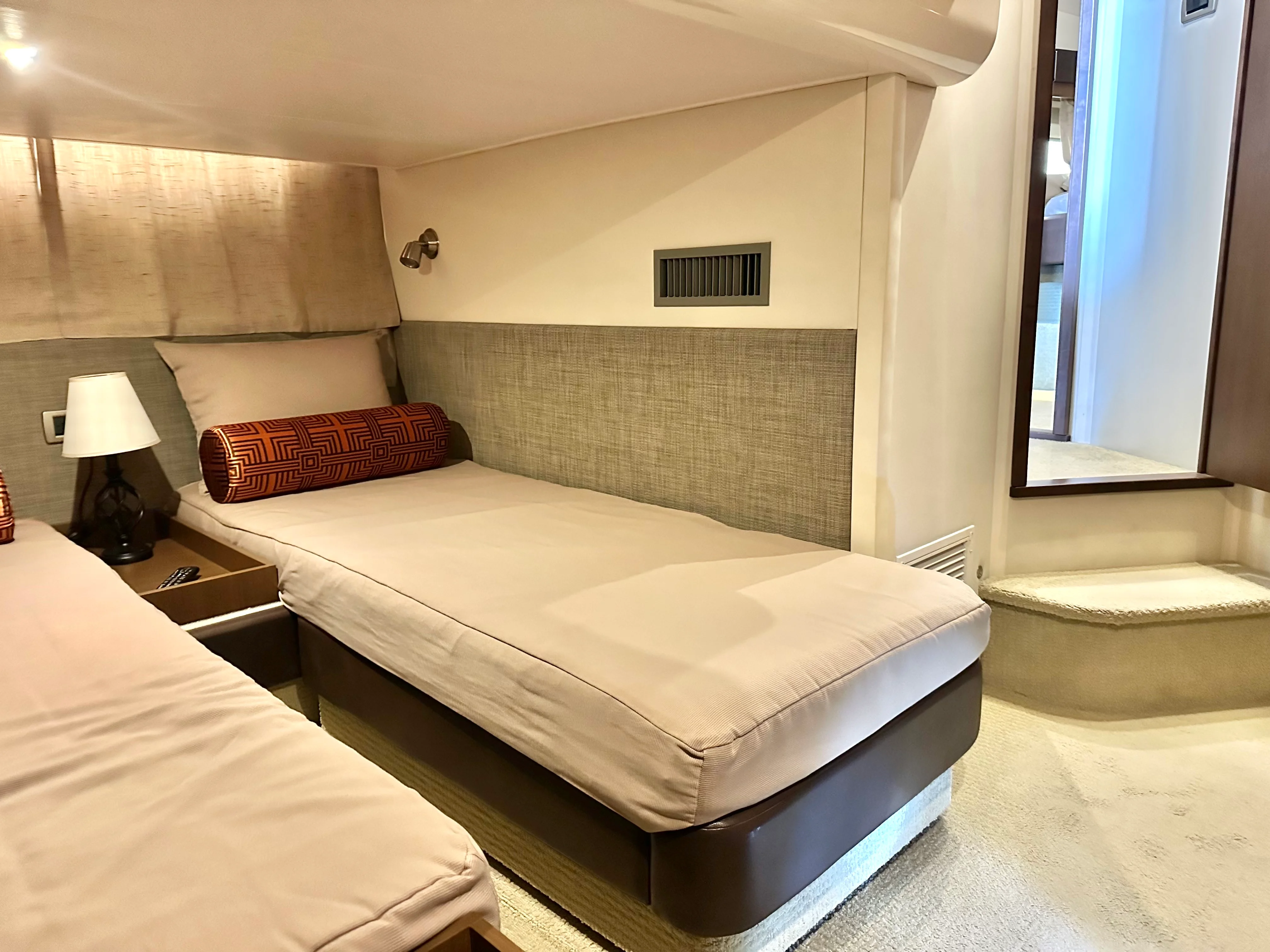 2016 Sea Ray 400 SUNDANCER Image Thumbnail #37