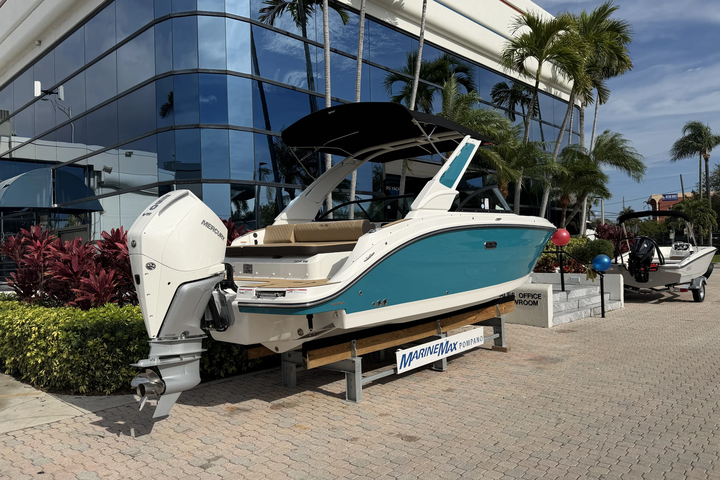 2026 Sea Ray SDX 230 Outboard Image Thumbnail #3