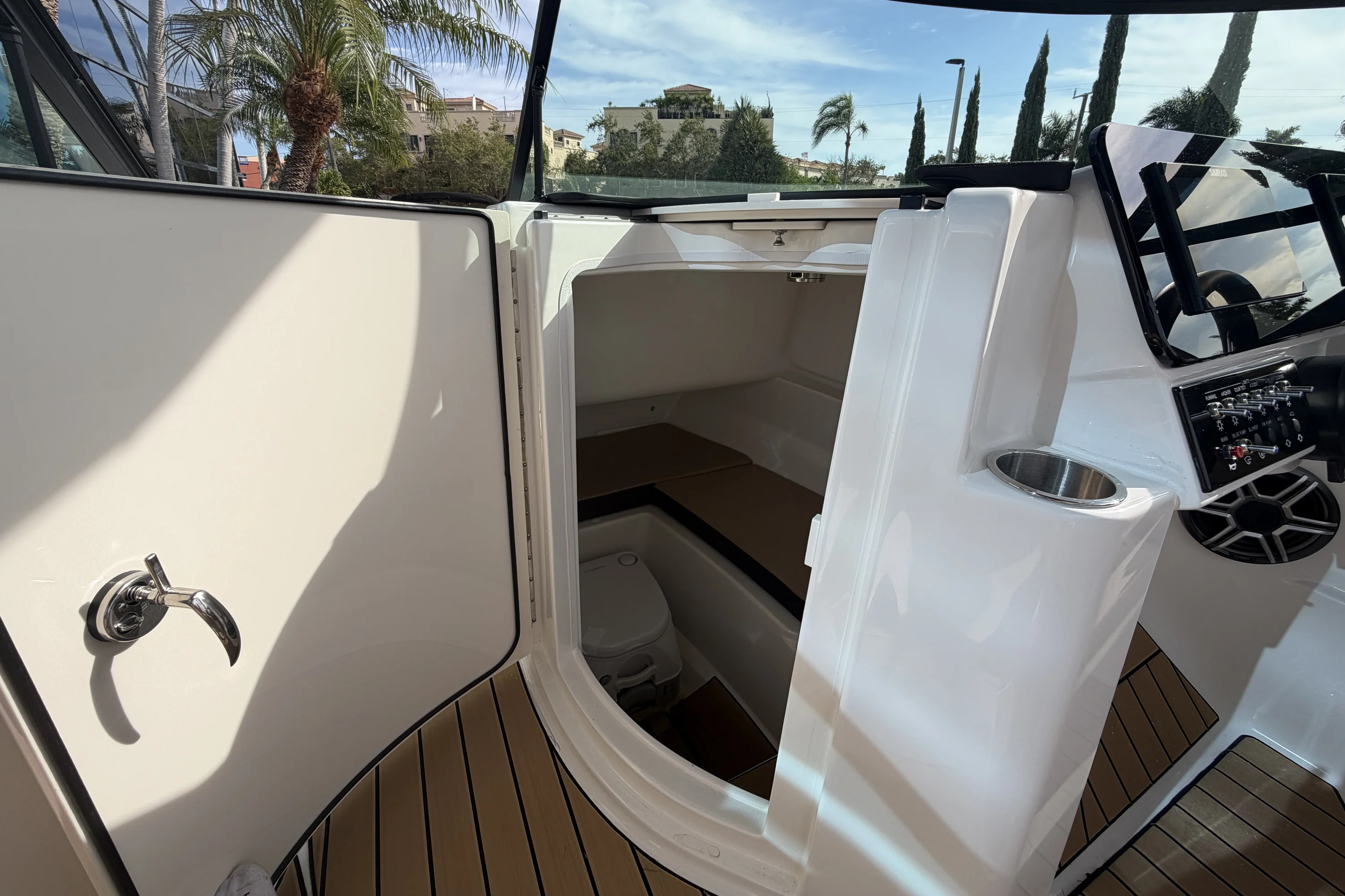 2026 Sea Ray SDX 230 Outboard Image Thumbnail #20