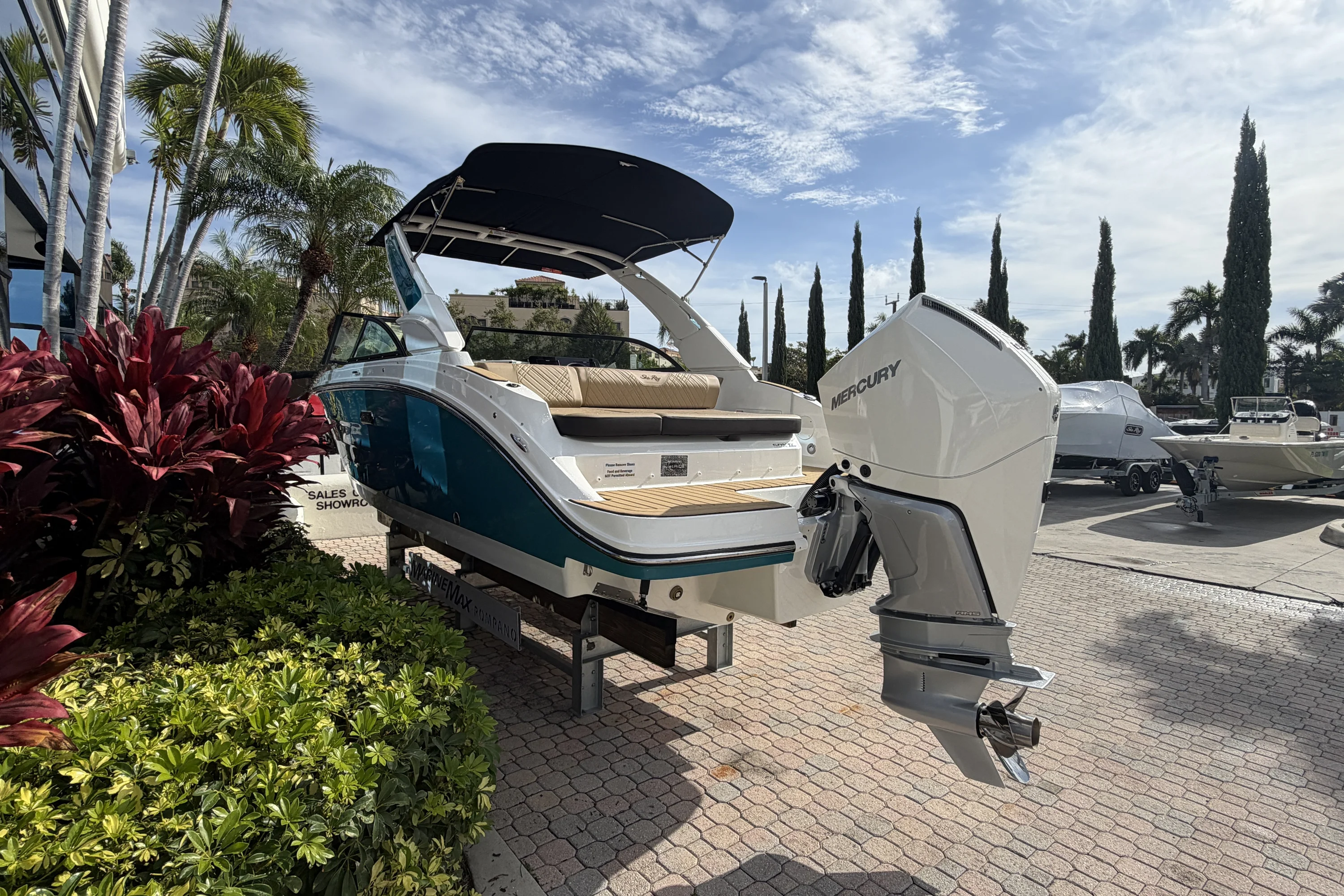 2026 Sea Ray SDX 230 Outboard Image Thumbnail #6