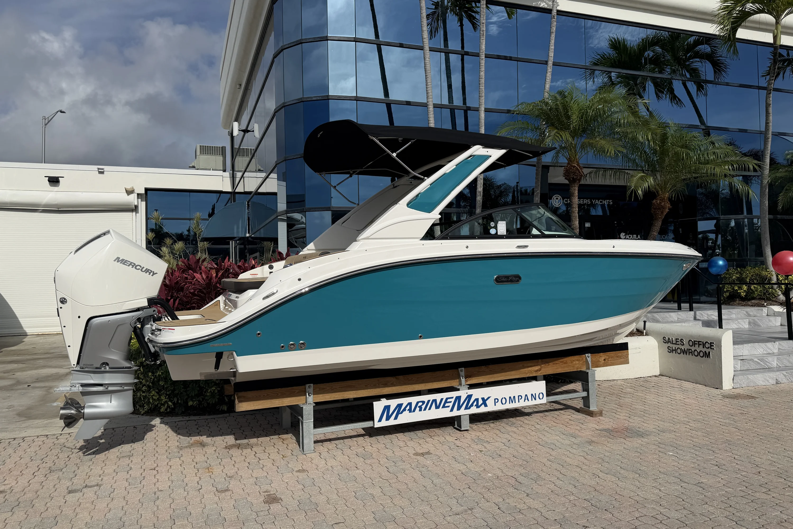 2026 Sea Ray SDX 230 Outboard Image Thumbnail #2