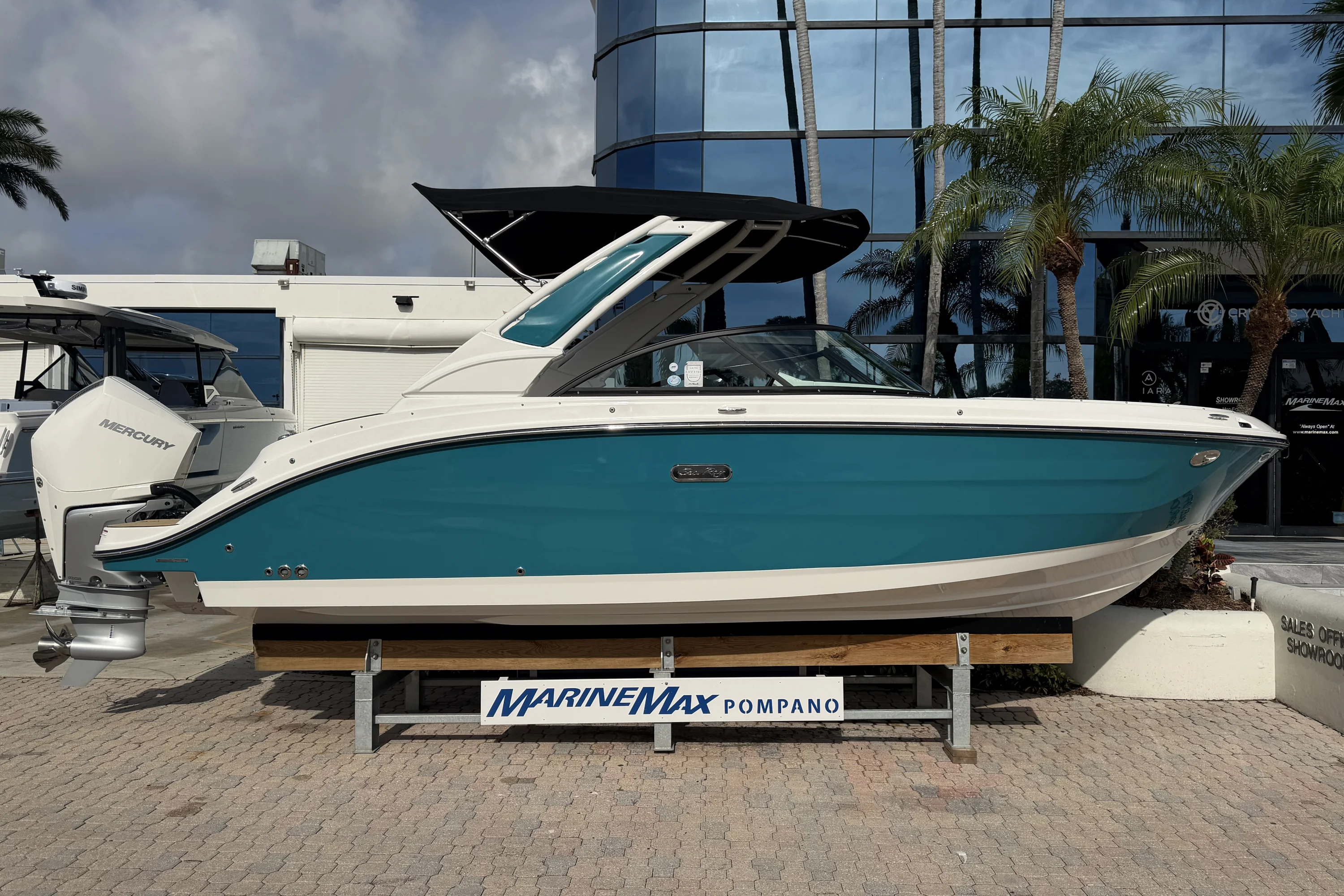 2026 Sea Ray SDX 230 Outboard Image Thumbnail #1