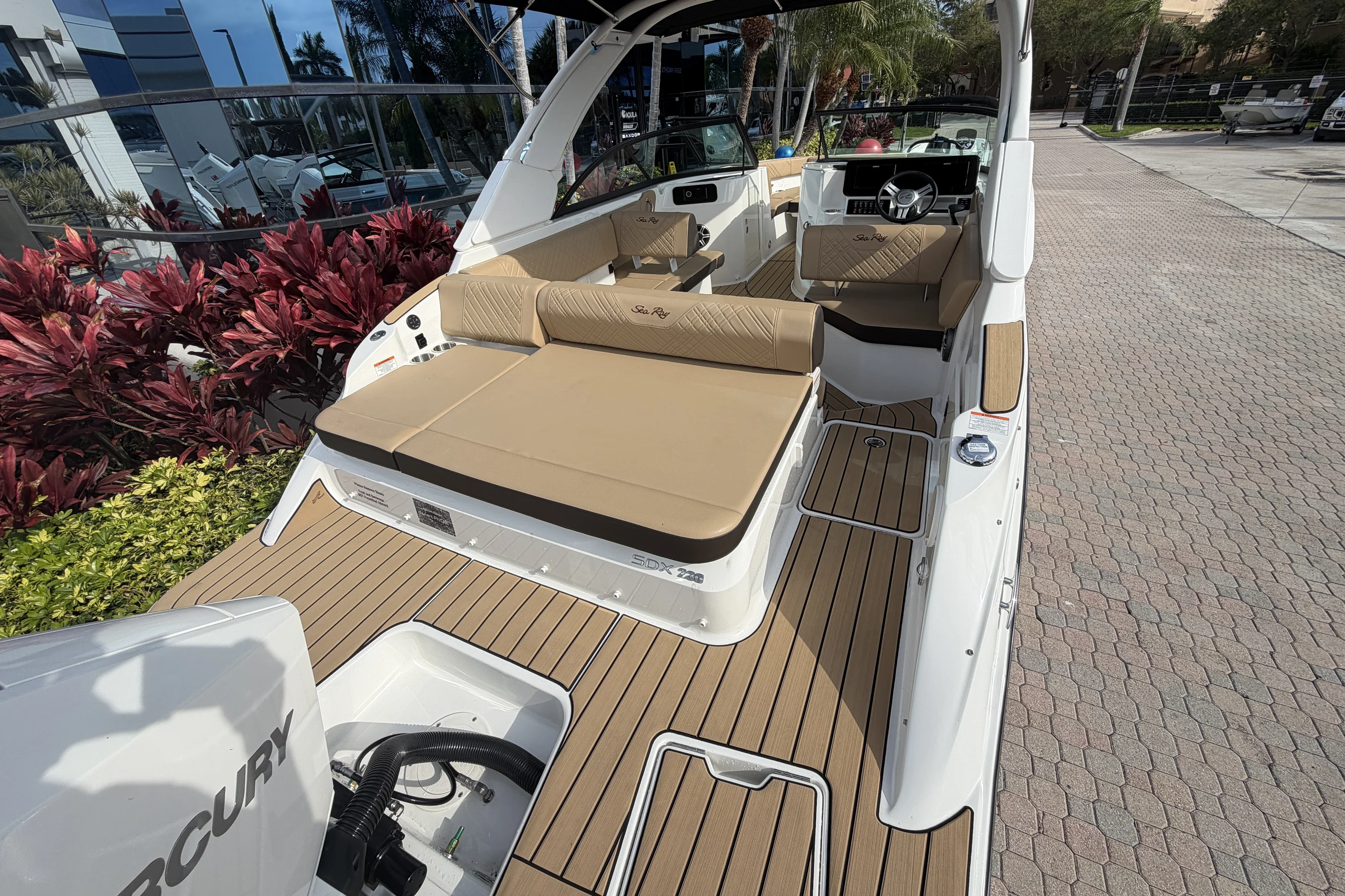 2026 Sea Ray SDX 230 Outboard Image Thumbnail #7