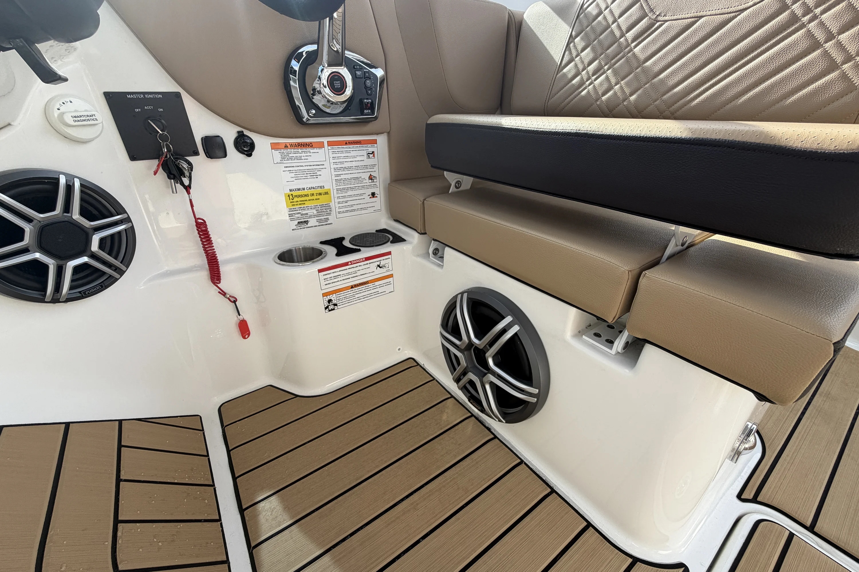 2026 Sea Ray SDX 230 Outboard Image Thumbnail #18