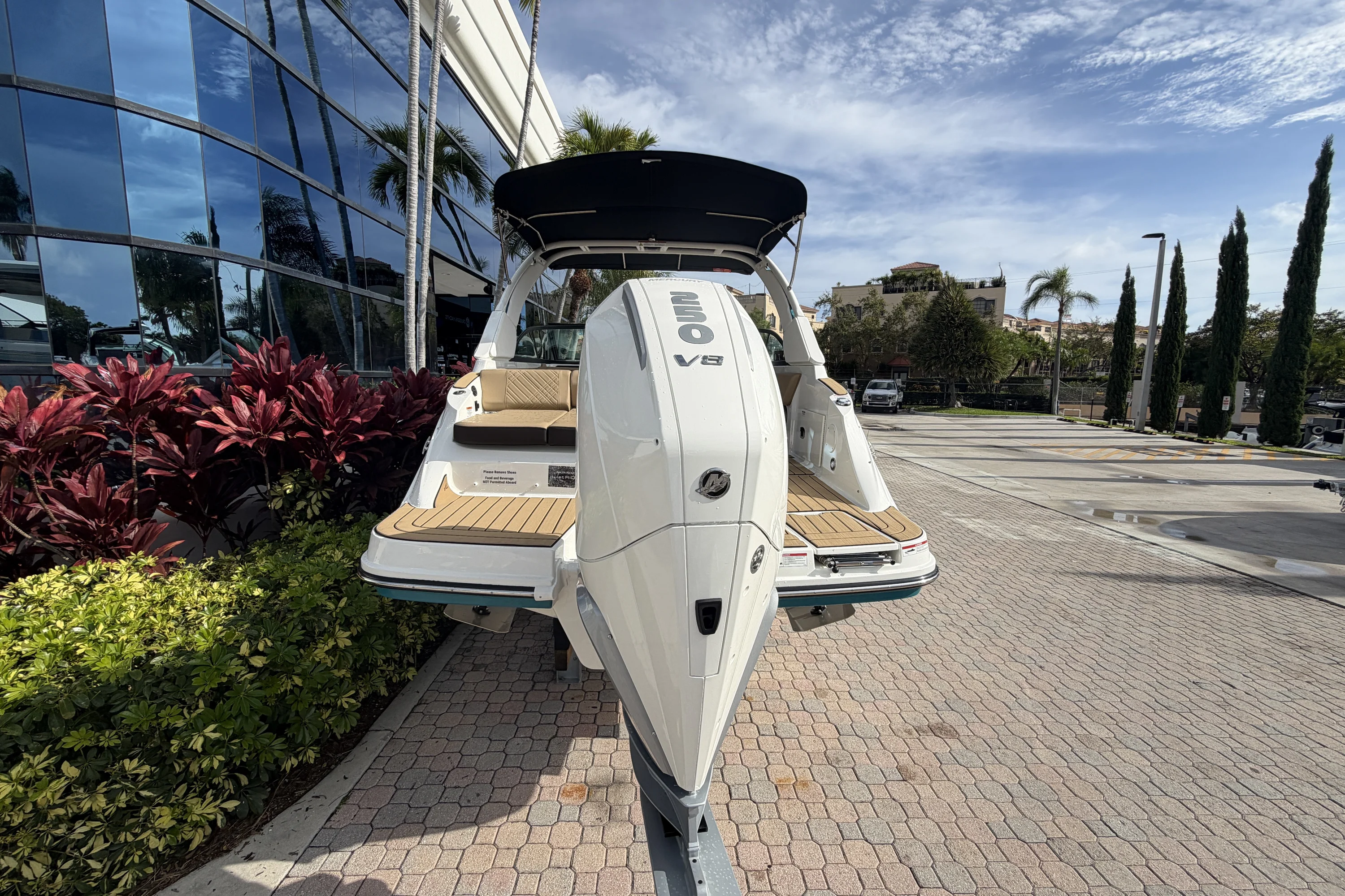 2026 Sea Ray SDX 230 Outboard Image Thumbnail #5