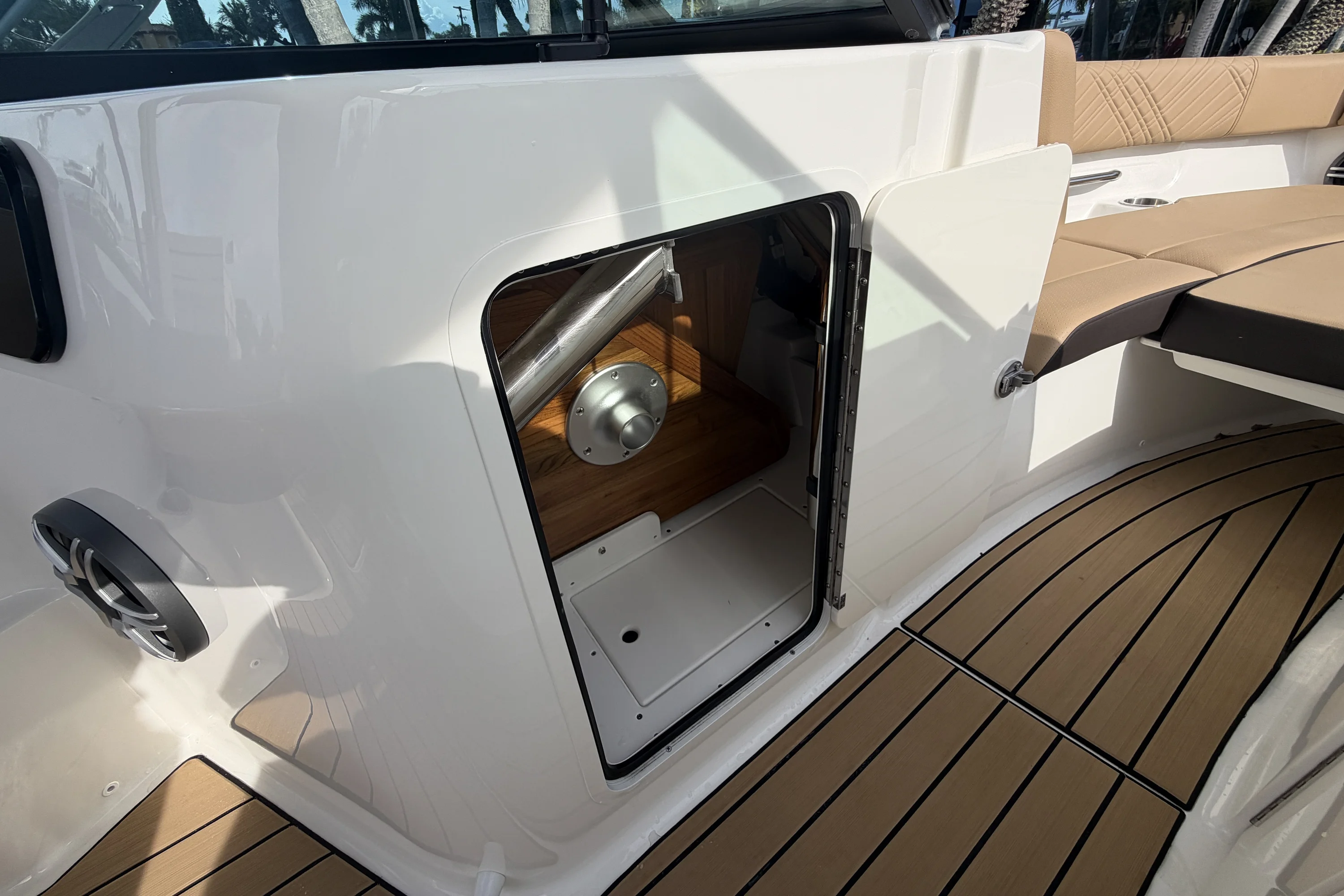 2026 Sea Ray SDX 230 Outboard Image Thumbnail #21