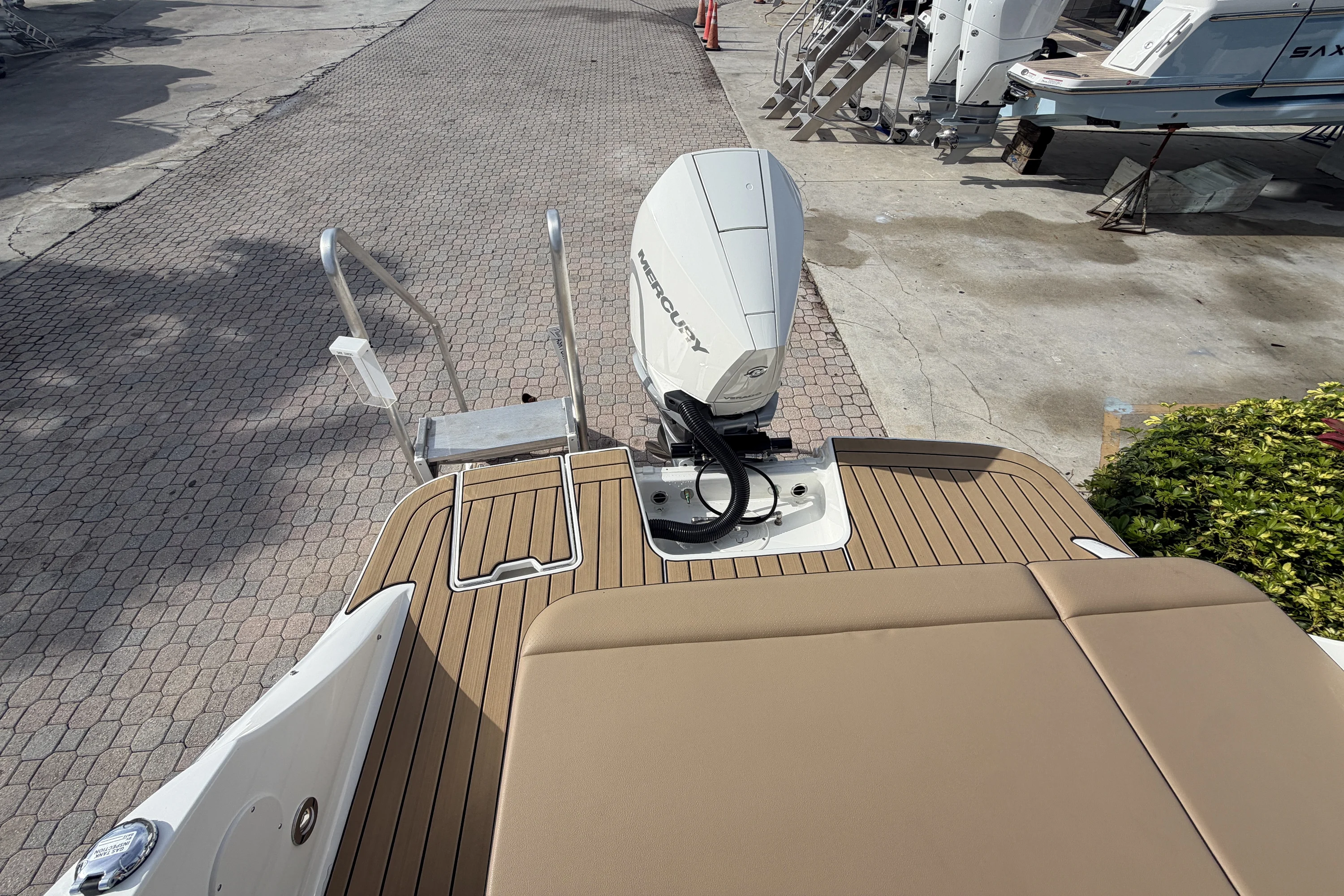 2026 Sea Ray SDX 230 Outboard Image Thumbnail #12