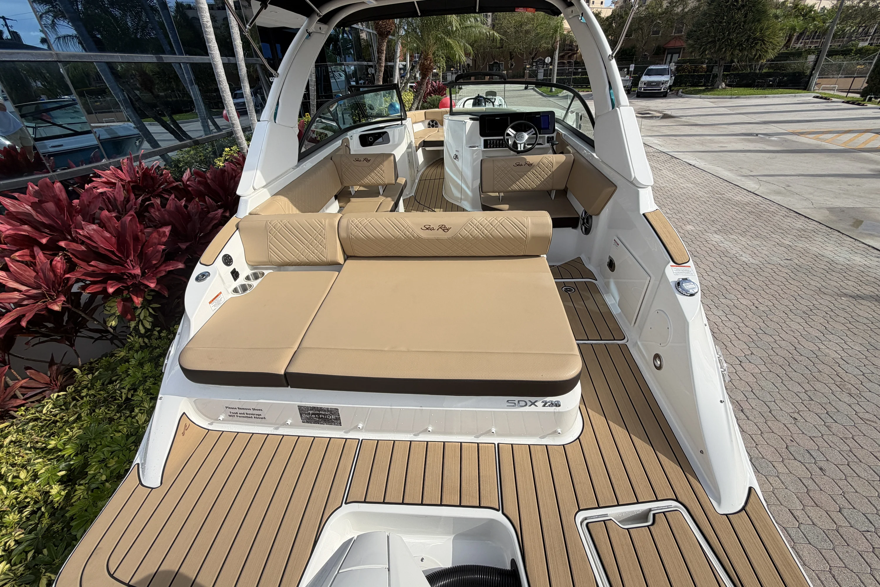 2026 Sea Ray SDX 230 Outboard Image Thumbnail #8