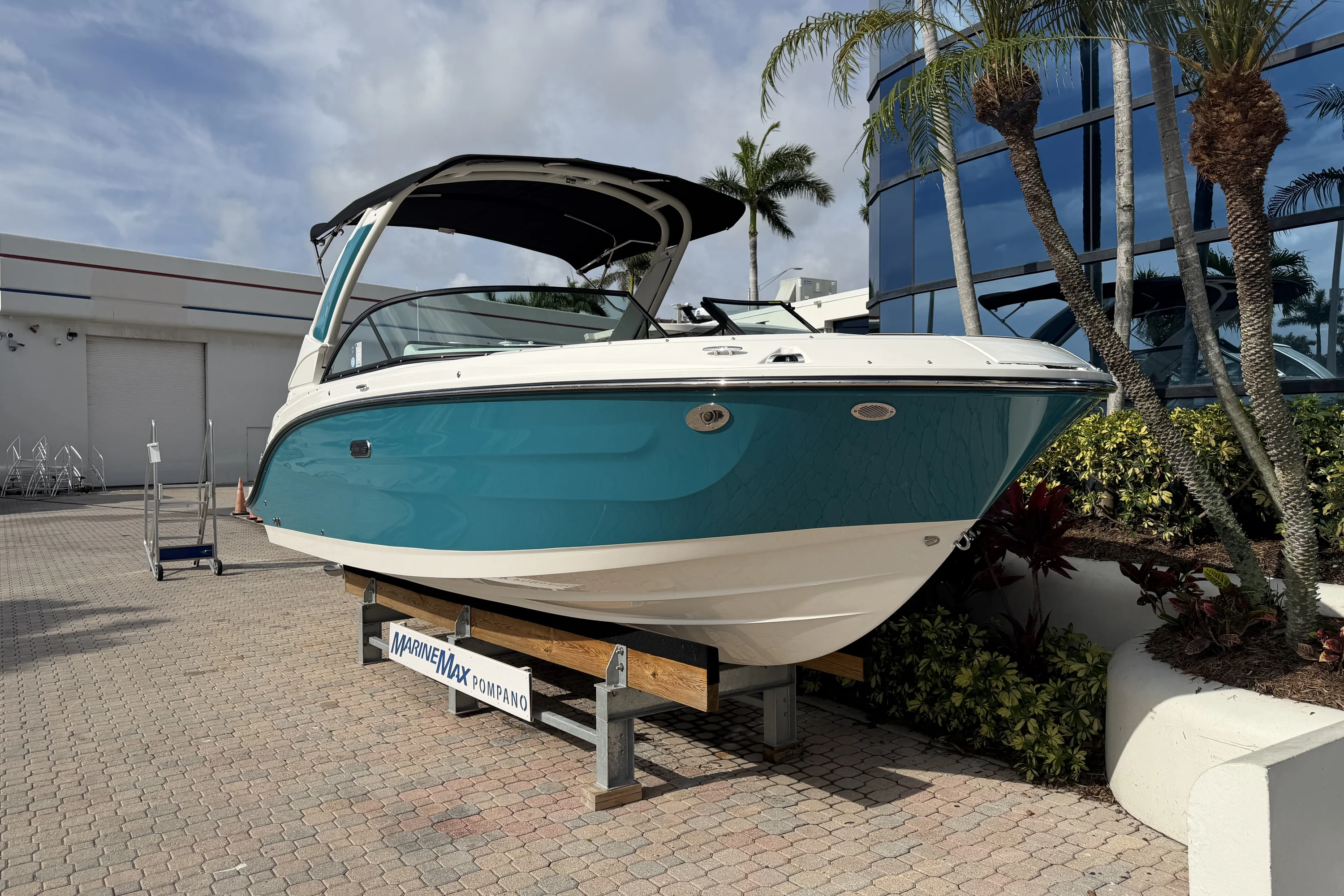 2026 Sea Ray SDX 230 Outboard Image Thumbnail #4