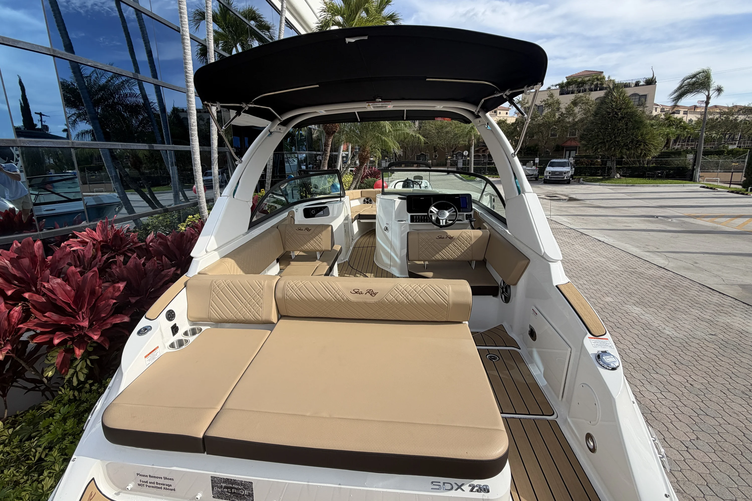 2026 Sea Ray SDX 230 Outboard Image Thumbnail #9