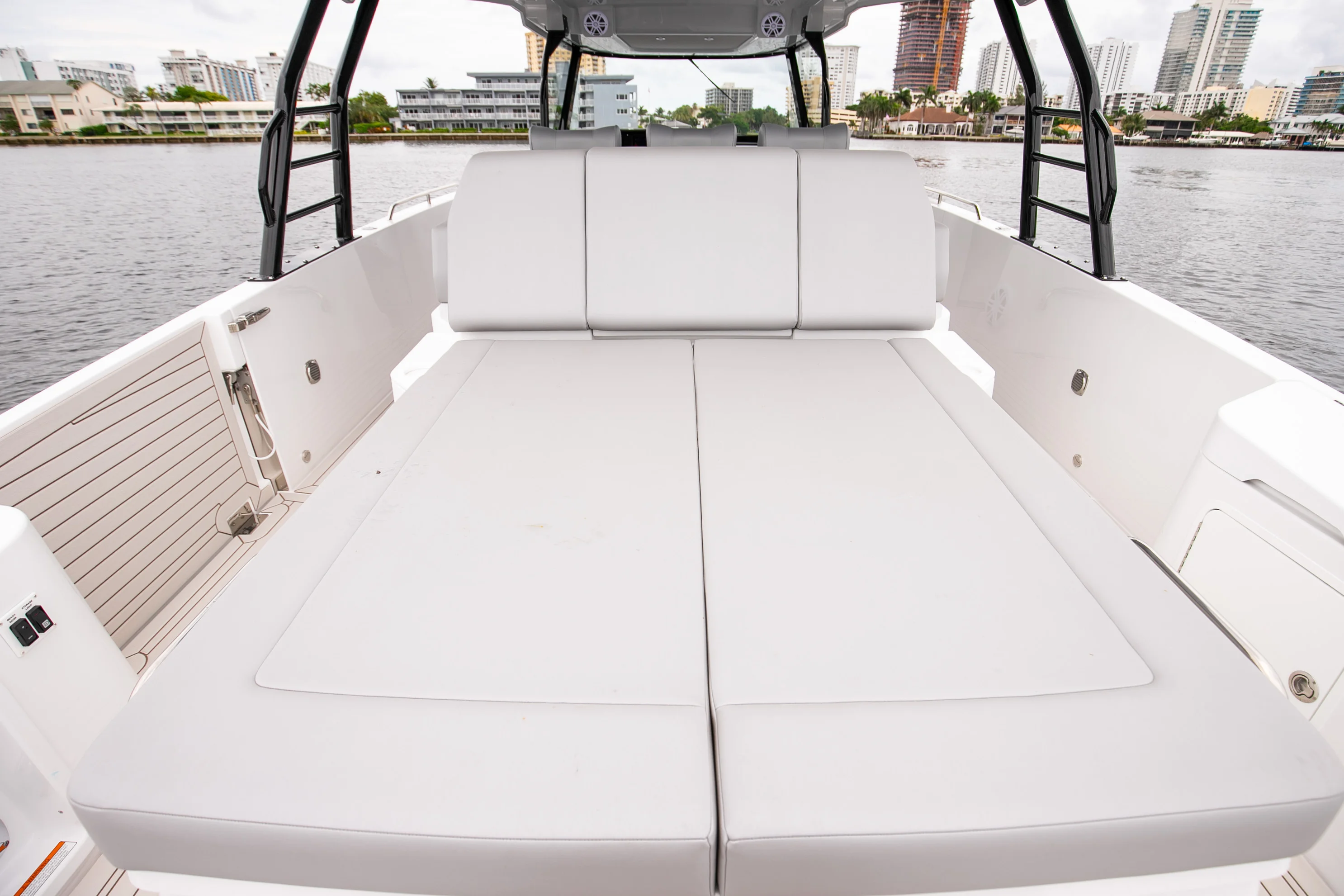 2026 Cruisers Yachts 38 VTR Image Thumbnail #30