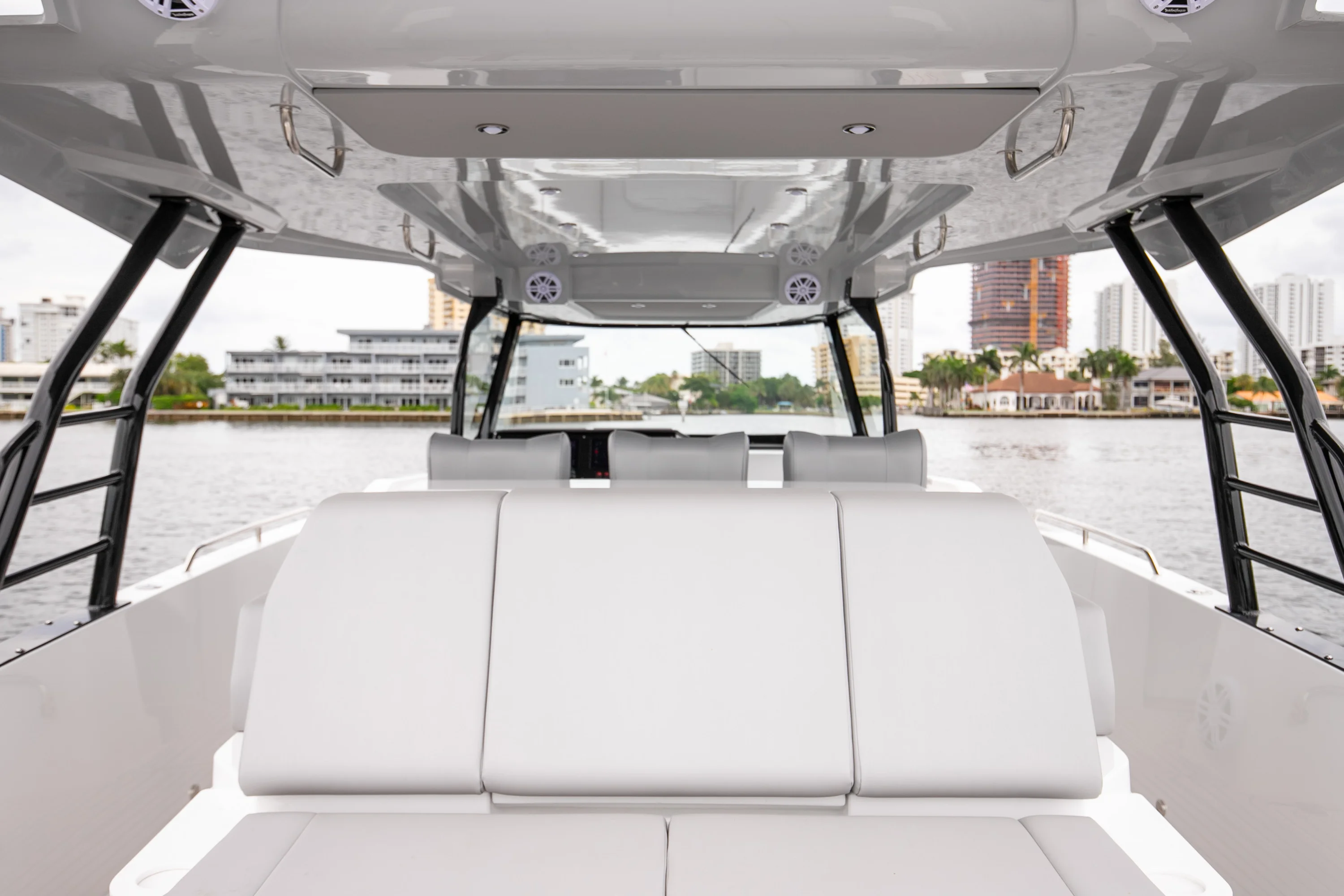 2026 Cruisers Yachts 38 VTR Image Thumbnail #31
