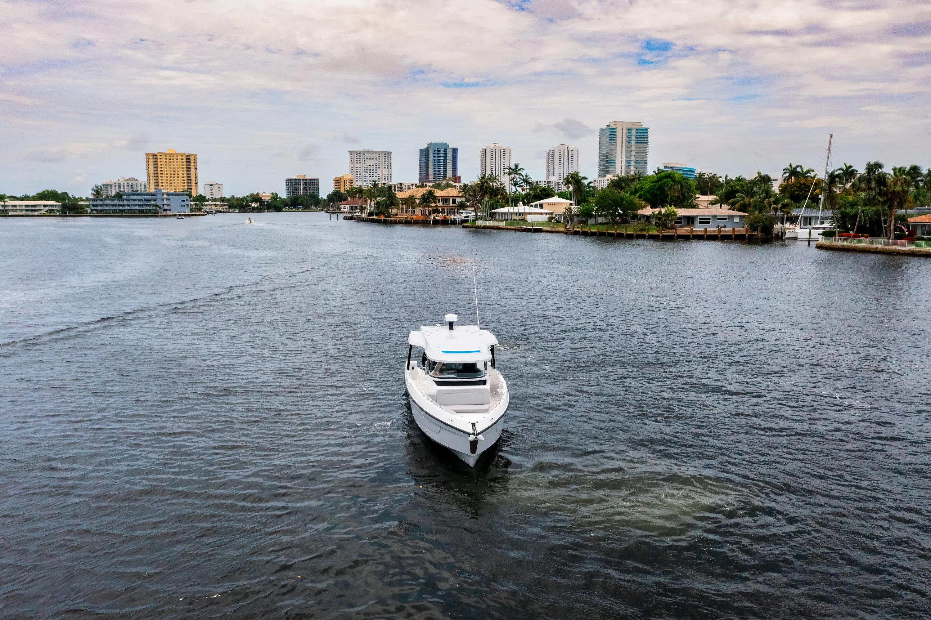2026 Cruisers Yachts 38 VTR Image Thumbnail #9
