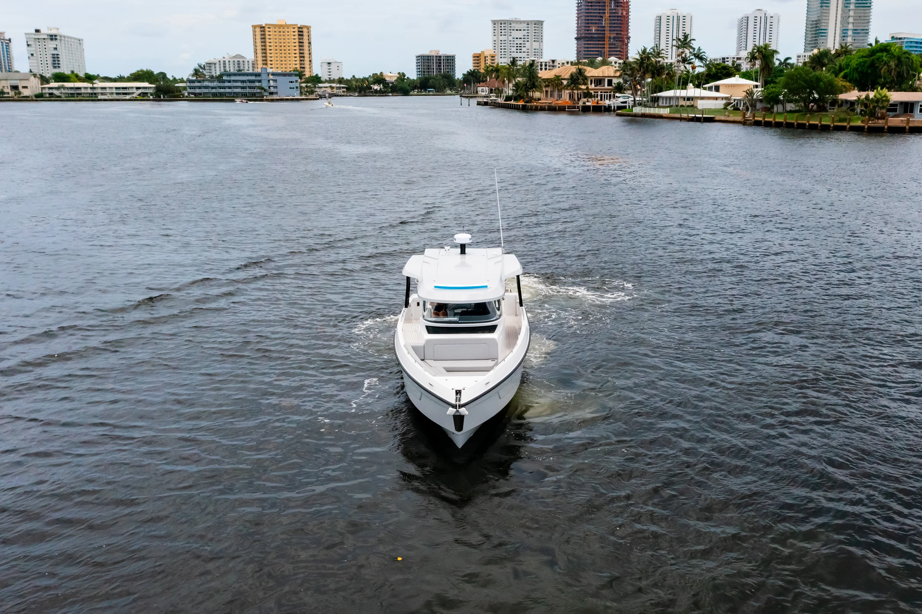 2026 Cruisers Yachts 38 VTR Image Thumbnail #8
