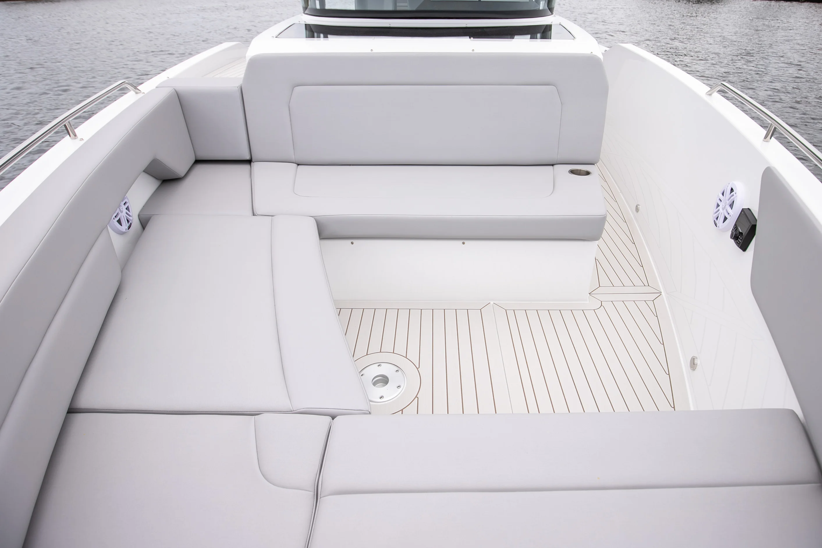 2026 Cruisers Yachts 38 VTR Image Thumbnail #23