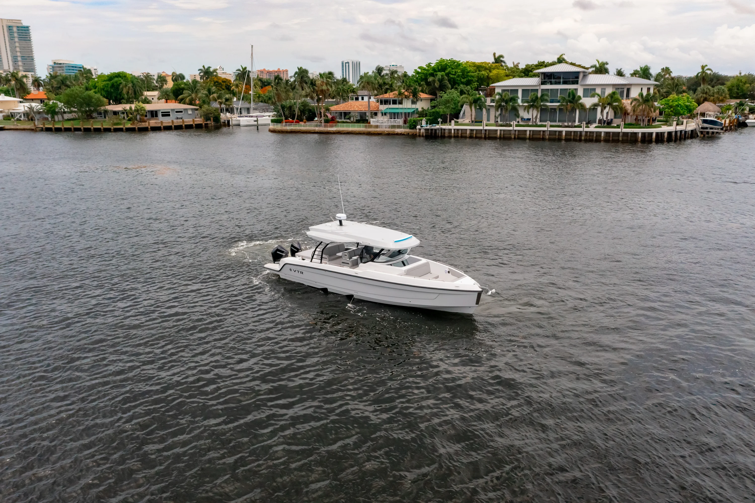 2026 Cruisers Yachts 38 VTR Image Thumbnail #3