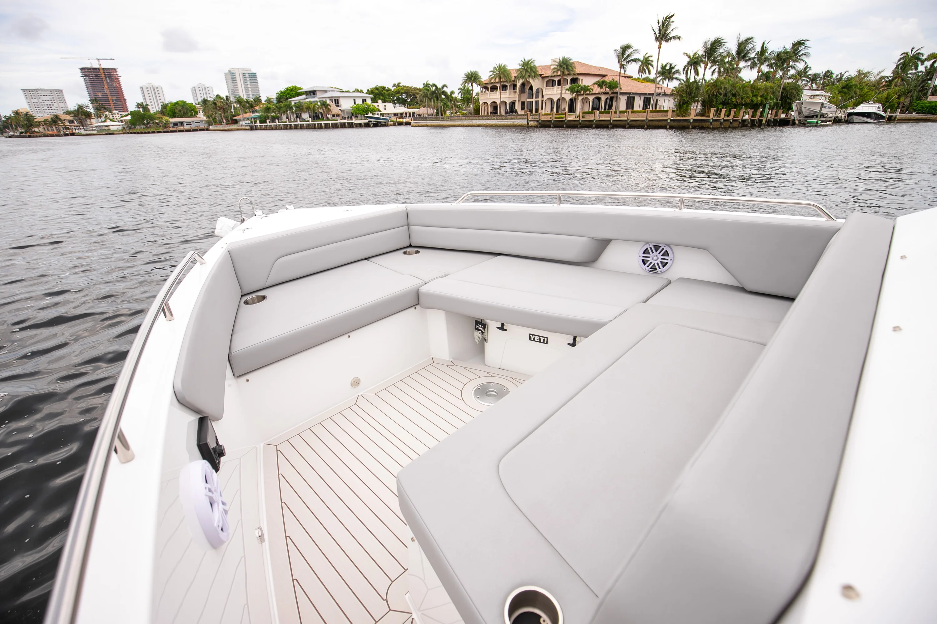 2026 Cruisers Yachts 38 VTR Image Thumbnail #16
