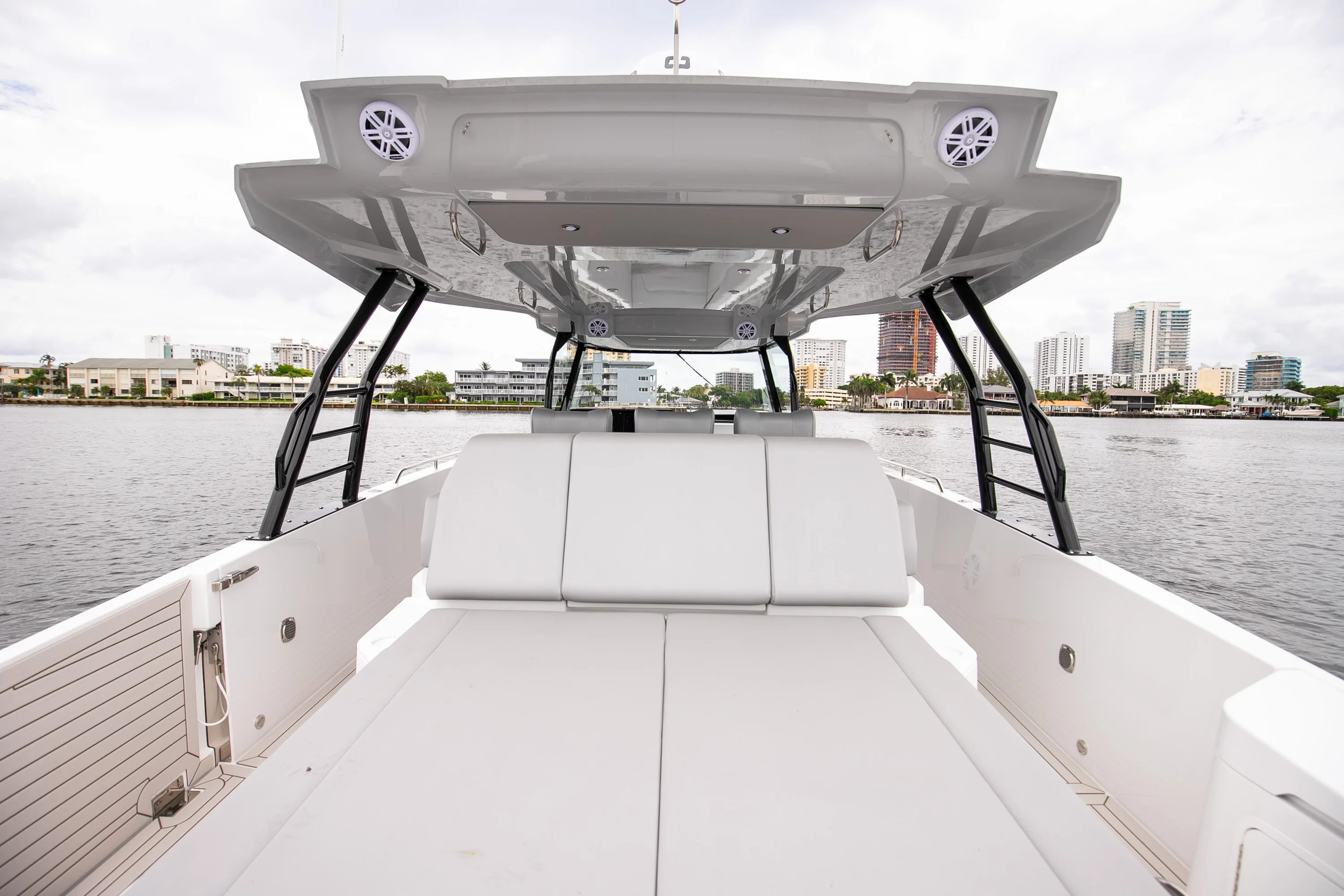 2026 Cruisers Yachts 38 VTR Image Thumbnail #29